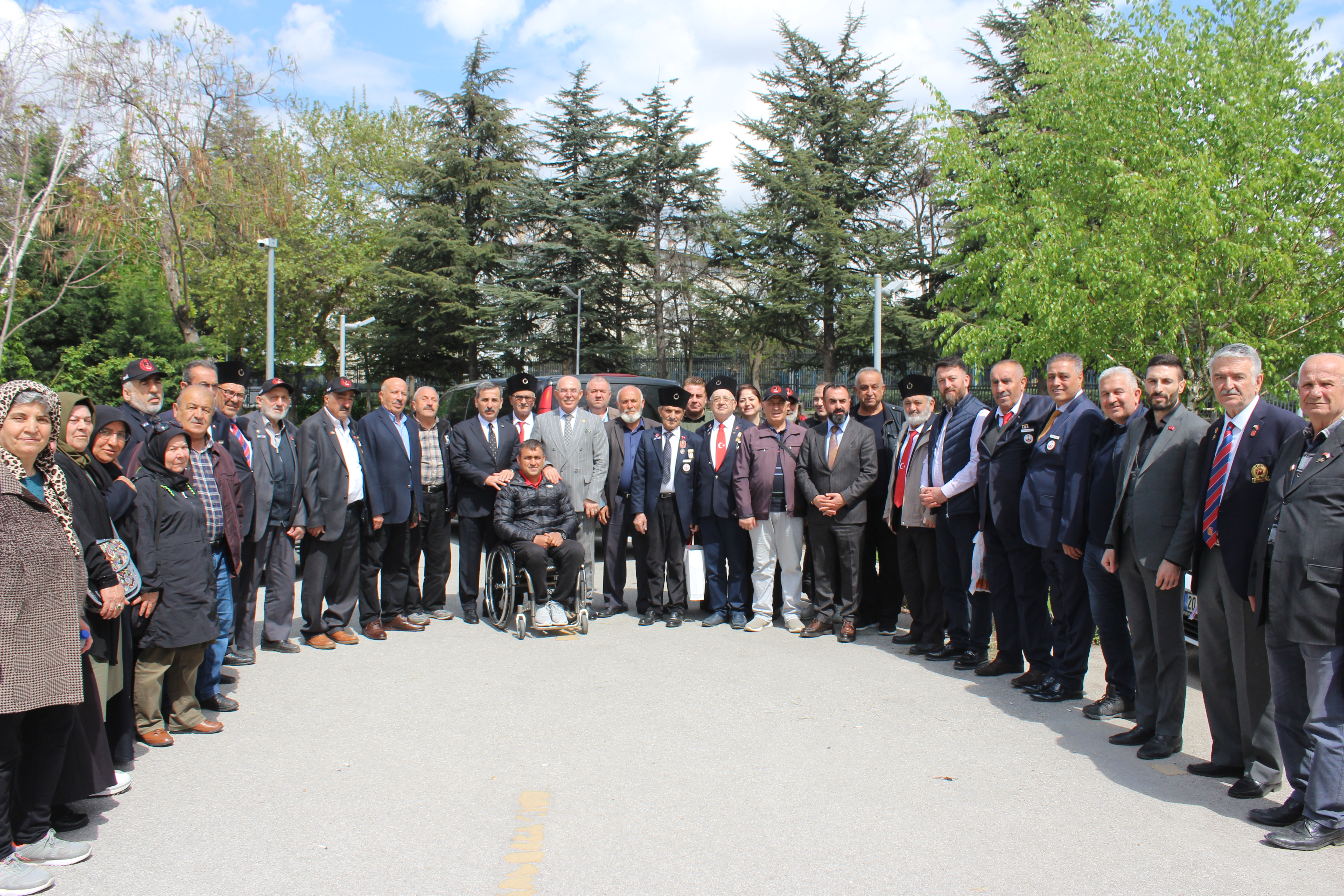 Ankara 1. Bölge MHP Milletvekili Adayı Prof. Dr. Mevlüt KARAKAYA ve Önder KAHVECİ, Vakfımızı ziyaret ederek vatan kahramanlarımız ile bir araya geldiler.