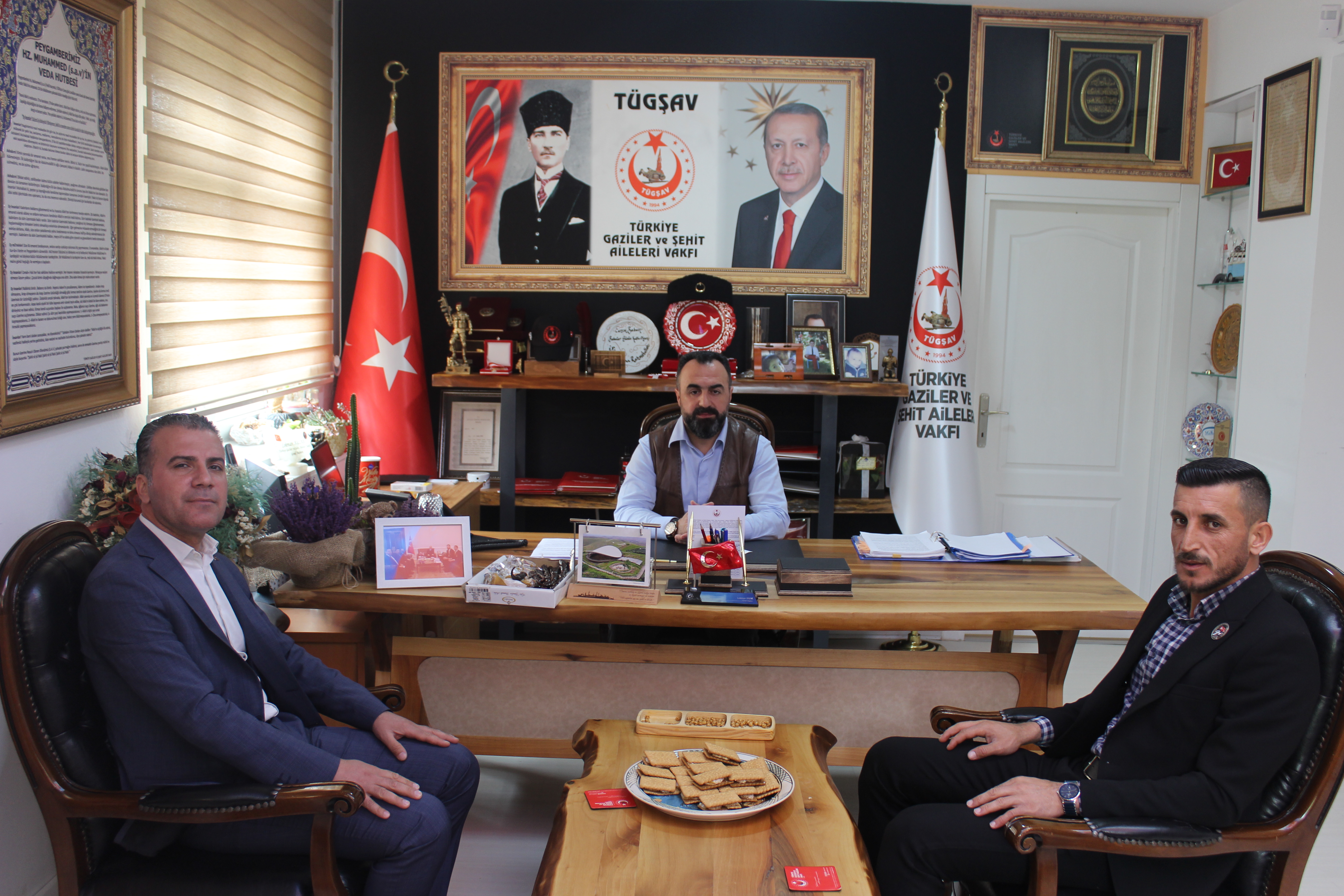Vakfımızın Mardin Şube başkan yardımcısı Sayın; Muhammed Demirel ve yönetim kurulu üyesi ile birlikte Genel Merkezimizi ziyaret ettiler. Ziyaretleri için kıymetli misafirlerimize teşekkür ederiz.