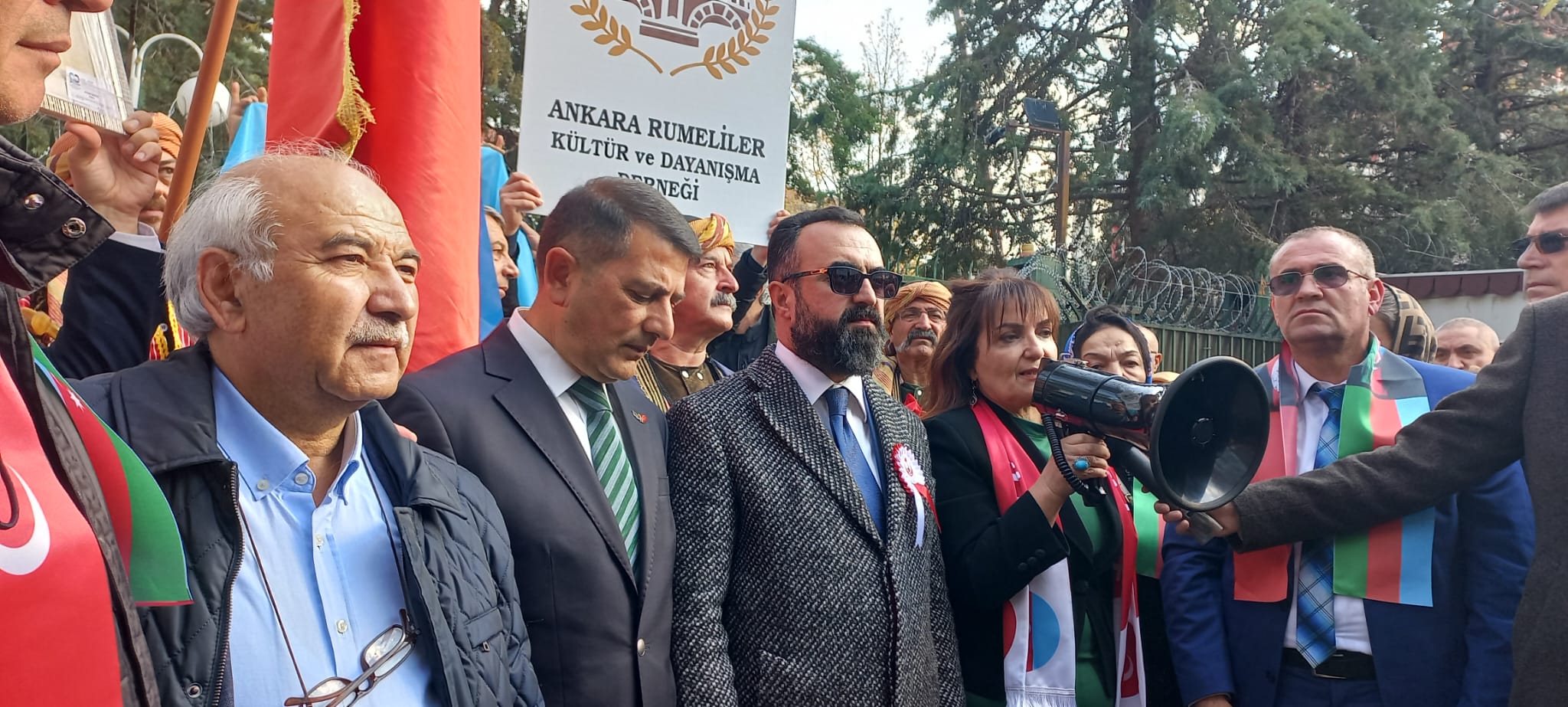 Fransa Senatosu tarafından Azerbaycan'a yönelik alınan yaptırım kararına karşı tepkimizi göstermek için Fransız Büyükelçiliği önünde düzenlenen Protesto Yürüyüşüne  katılarak, Can Azerbaycan'ın yanında olduğumuzu yüksek bir sesle dile getirdik. Az Presiden Tangkila Allbarca  #Azerbaycan #Fransa