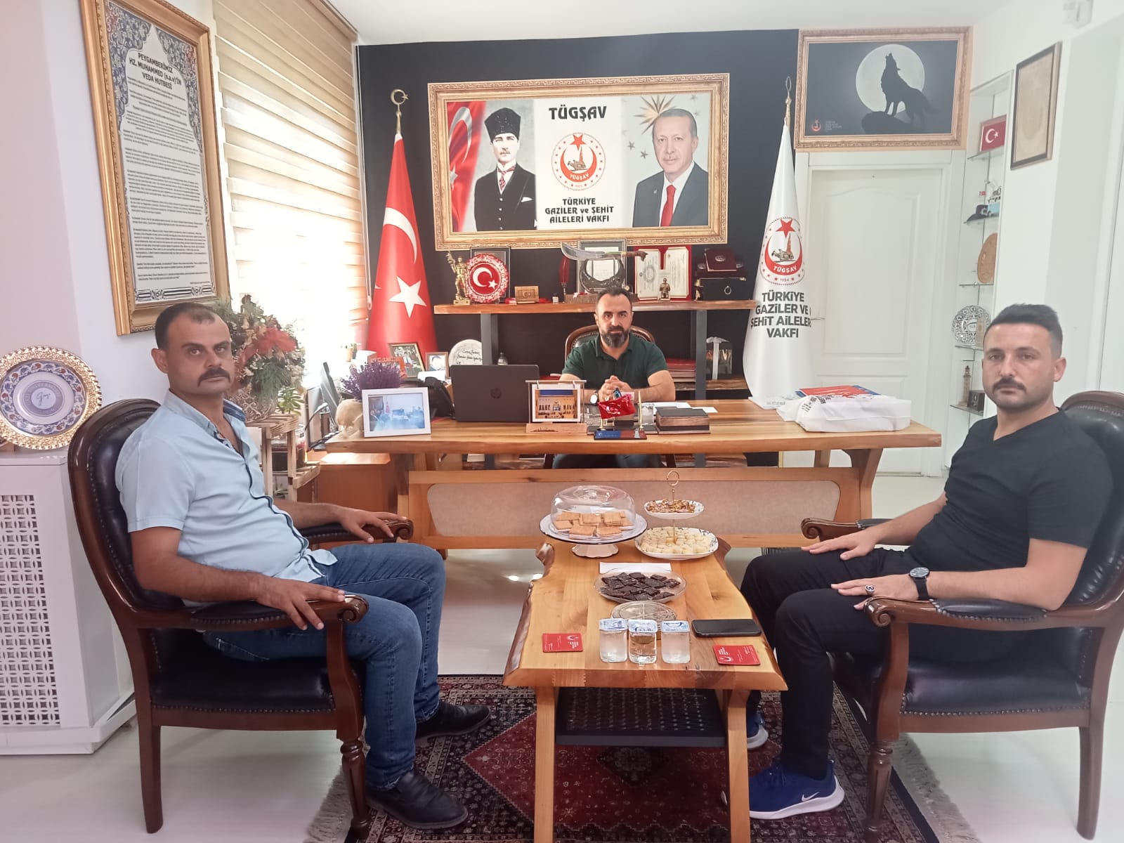 Osmaniye Şube Başkanımız Genel Merkezimizi ziyaret ederek yürüttükleri çalışmalar hakkında Genel Başkanımız Gazi Lokman AYLAR'a bilgilendirmede bulundu.  Özverili çalışmaları için Osmaniye Şubemize teşekkür eder, çalışmalarında muvaffakiyetler dileriz