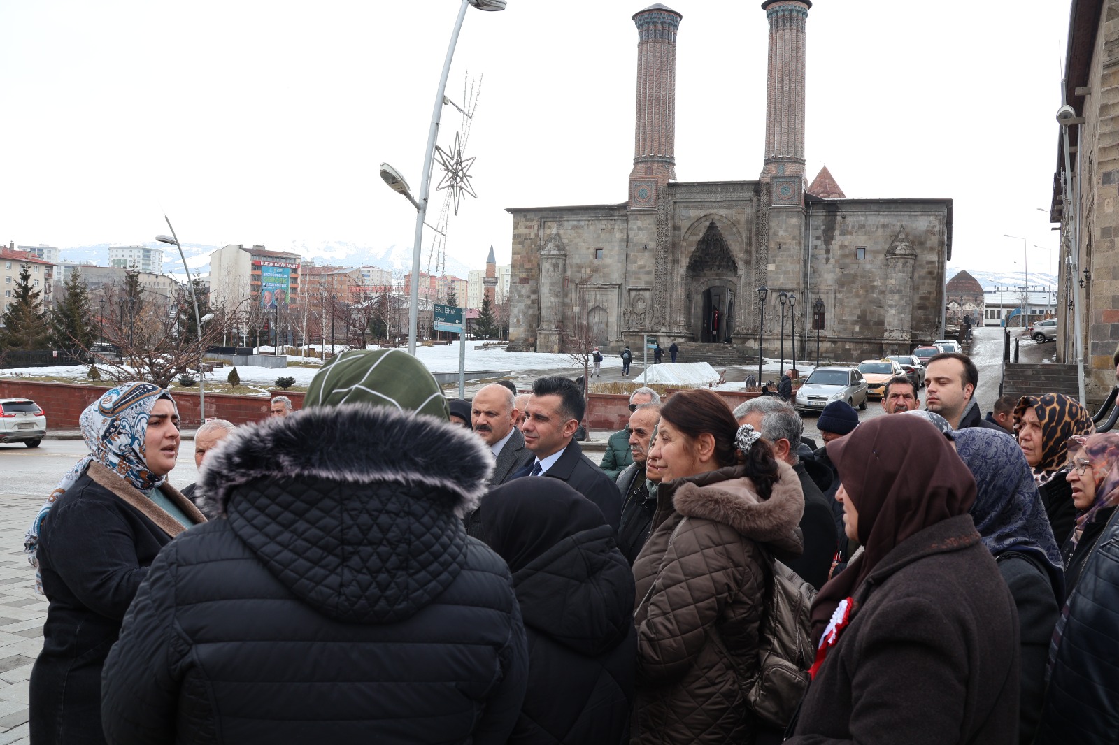 Erzurum'un sembolü olarak kabul edilen Çift Minareli Medrese'yi ziyaret ettik.