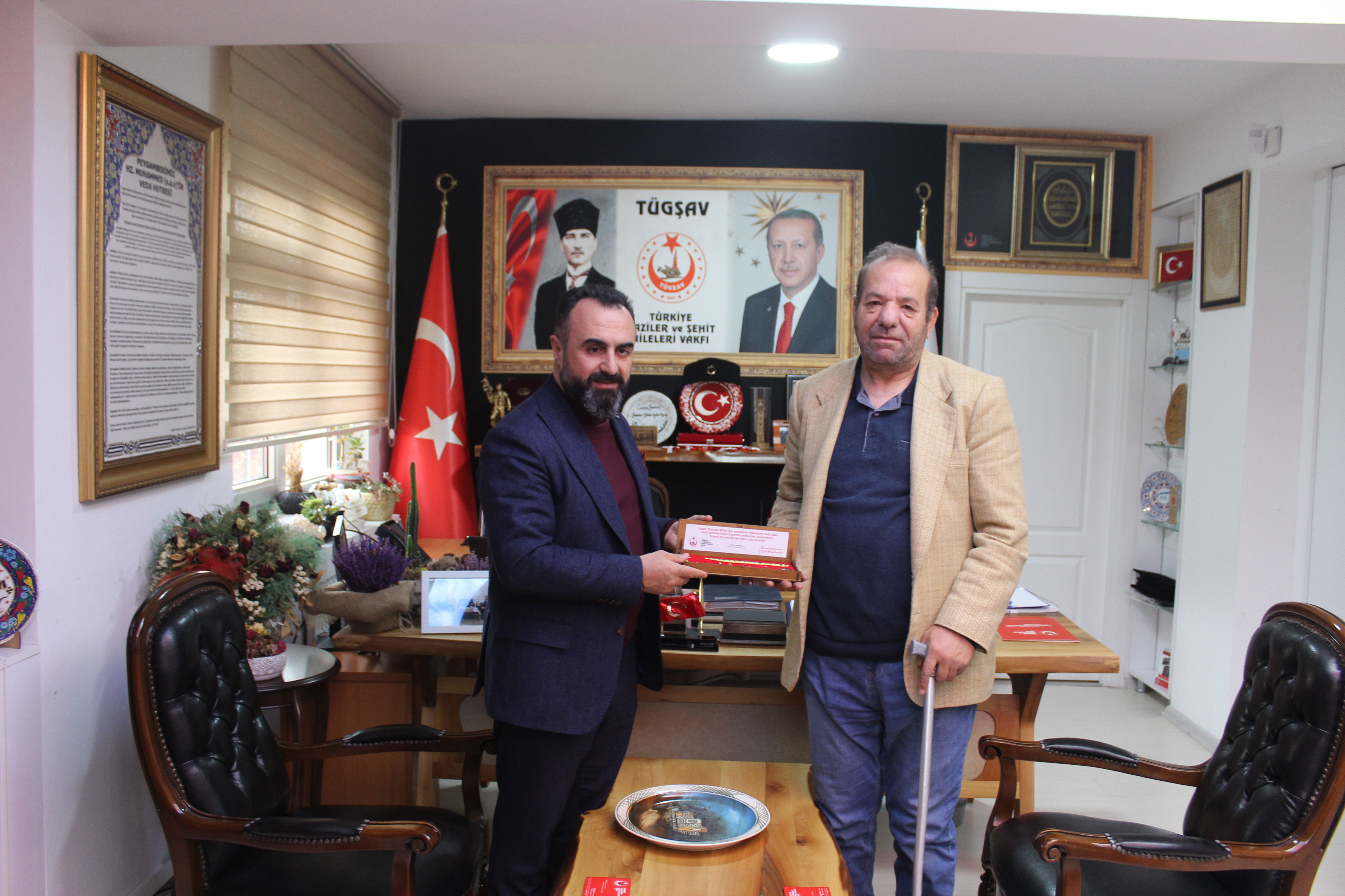 Şehit Astubay Muhammed Güler'in babası Gazi Güler, Vakfımızı ziyaret ederek Genel Başkanımız ile bir araya geldiler. Nezaket ziyaretleri için kıymetli misafirlerimize teşekkür ederiz.