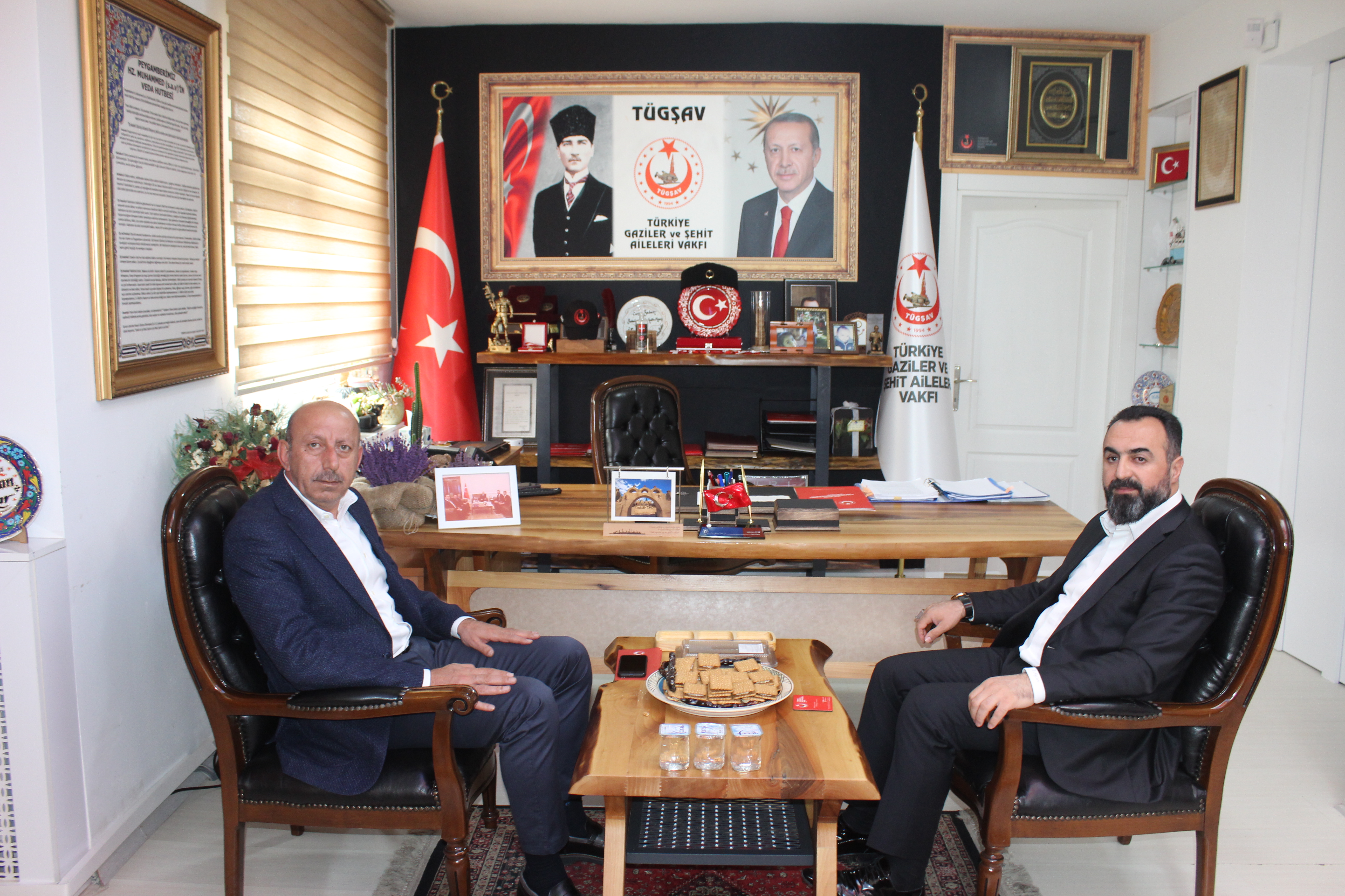 Diyarbakır'dan Vakfımızı ziyarete gelen Edip Elik beyefendiye,Nezaket ziyaretleri için teşekkür ederiz.