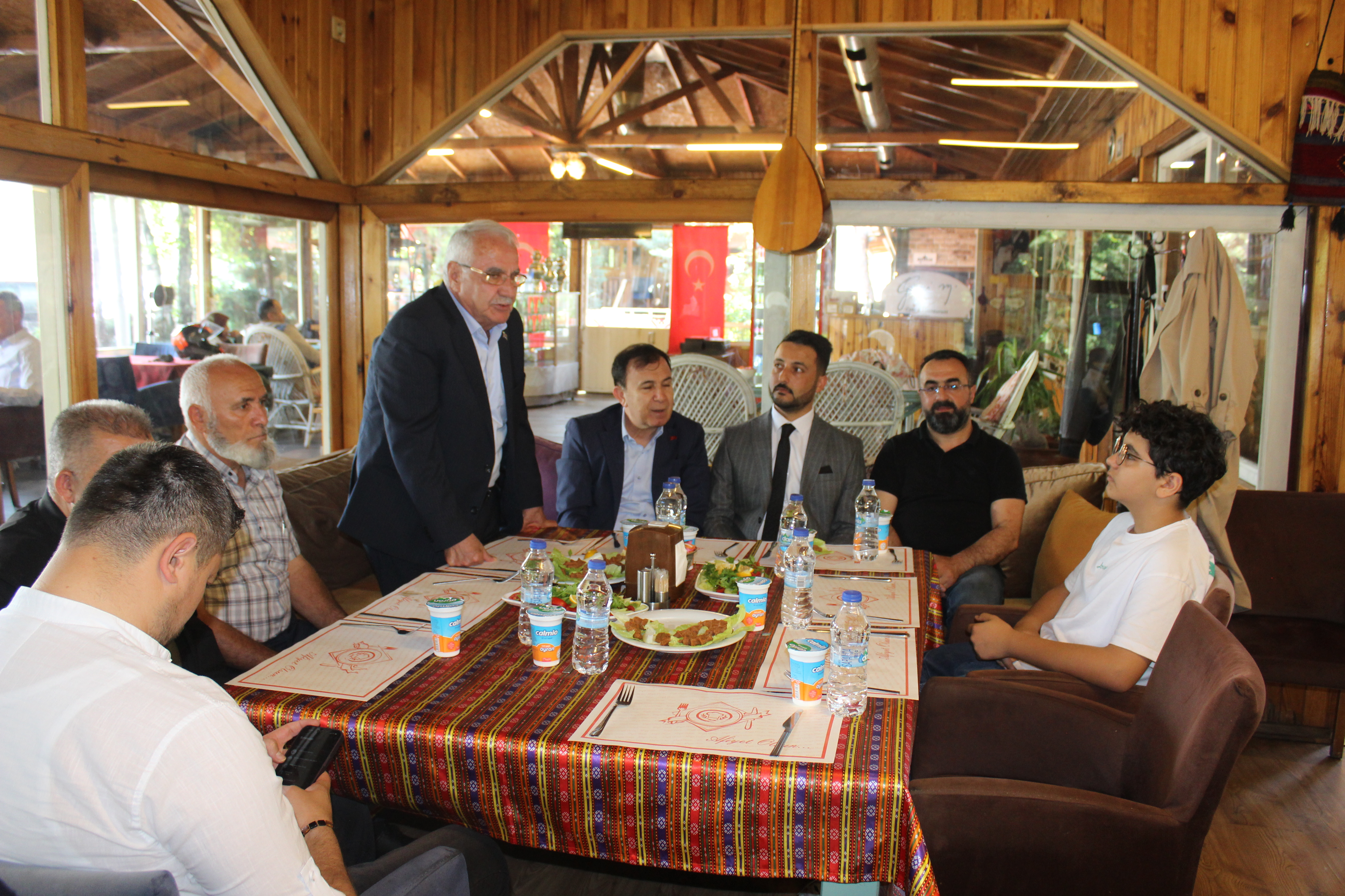 MHP MYK Üyesi Beşir TATAR'ın katılımıyla, Şehit ailelerimiz ve Gazilerimiz ile birlikte yemekte bir araya geldik.