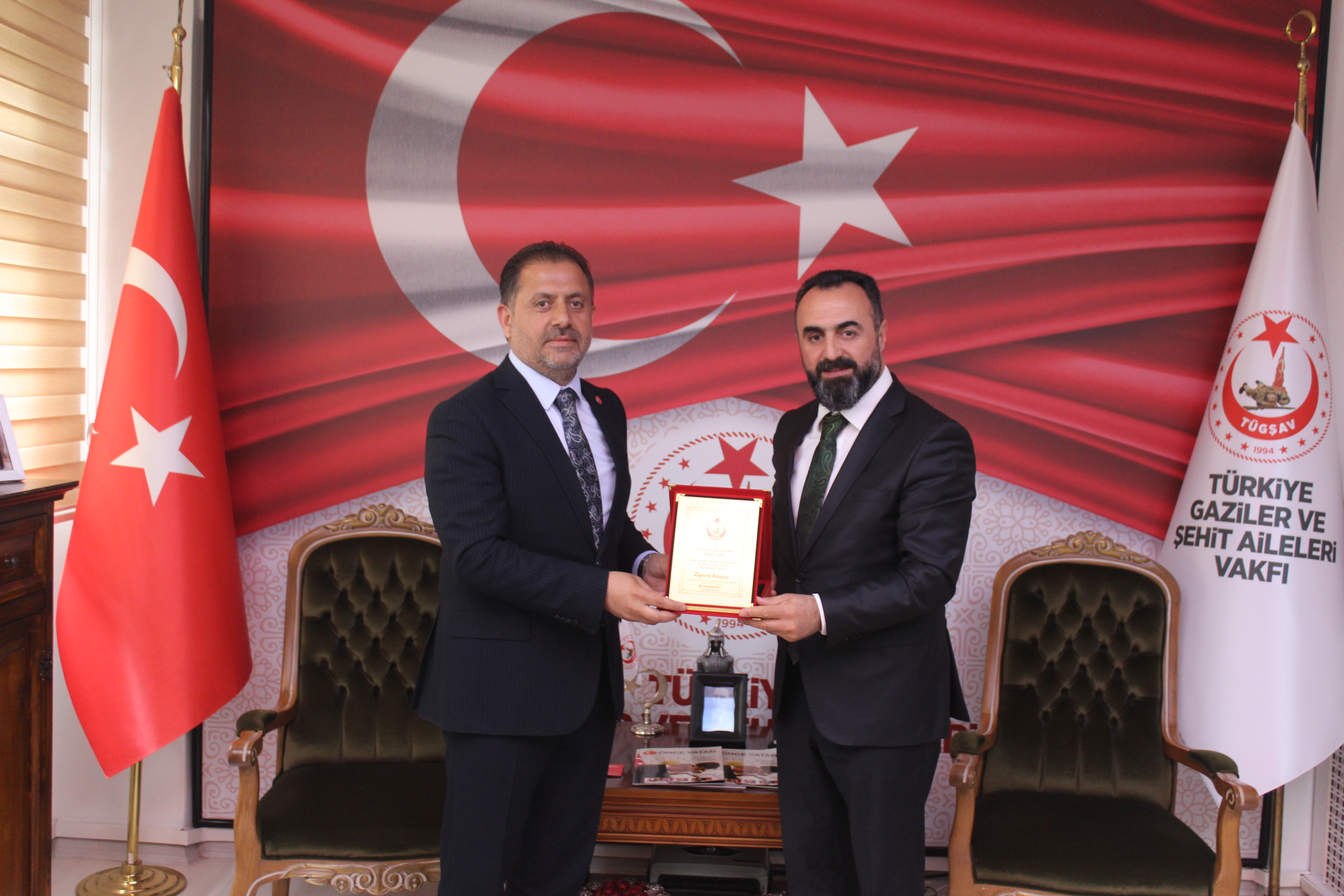 Yeniden Refah Partisi Genel Başkan Yardımcısı Ankara 1. Bölge Milletvekili Adayı Mehmet KADERLİ,Vakfımızı ziyaret ederek vatan kahramanlarımız ile bir araya geldiler.Nezaket ziyaretleri için kıymetli misafirimize teşekkür ederiz.