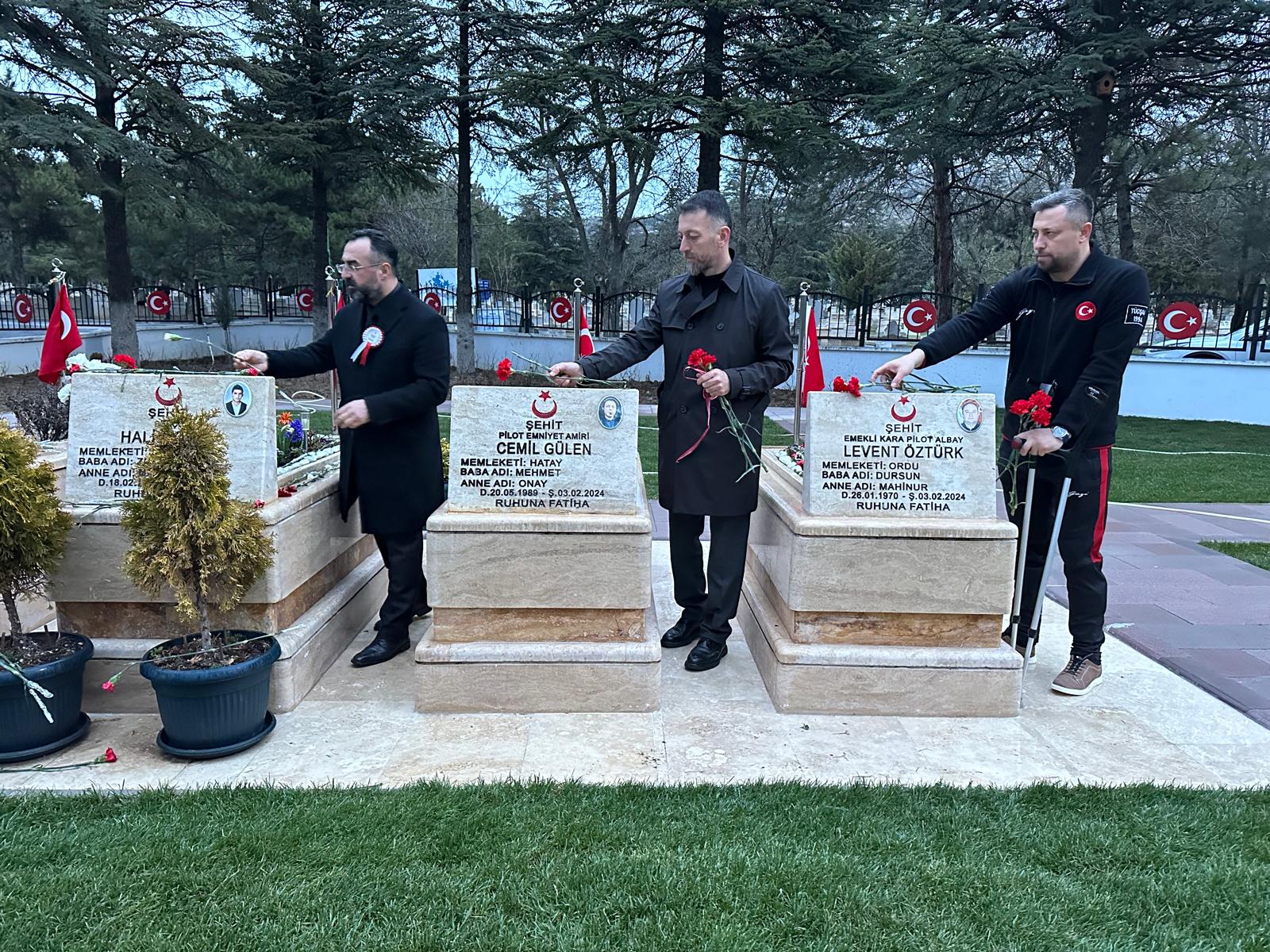 Bayram arefesinde Karşıyaka 15 Temmuz Şehitliği ve Polis Şehitliğinde aziz şehitlerimiz ve aileleriyle bayramlaştıktan sonra, son iftarımızı aziz şehitlerimizin bizlere emanetleri olan aileleriyle yaptık.