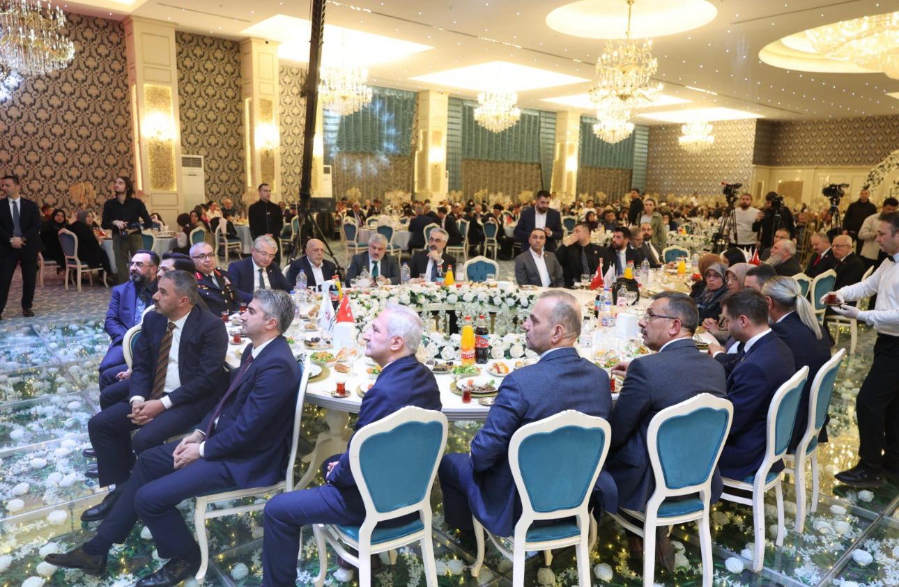 Mübarek Ramazan ayının huzur ve bereketini paylaşmak, devletimizin ve milletimizin birlik ve beraberliği için dua etmek üzere, devletimizin asli sahipleri olan şehit yakını ve gazilerimizi iftar soframızda misafir ettik.