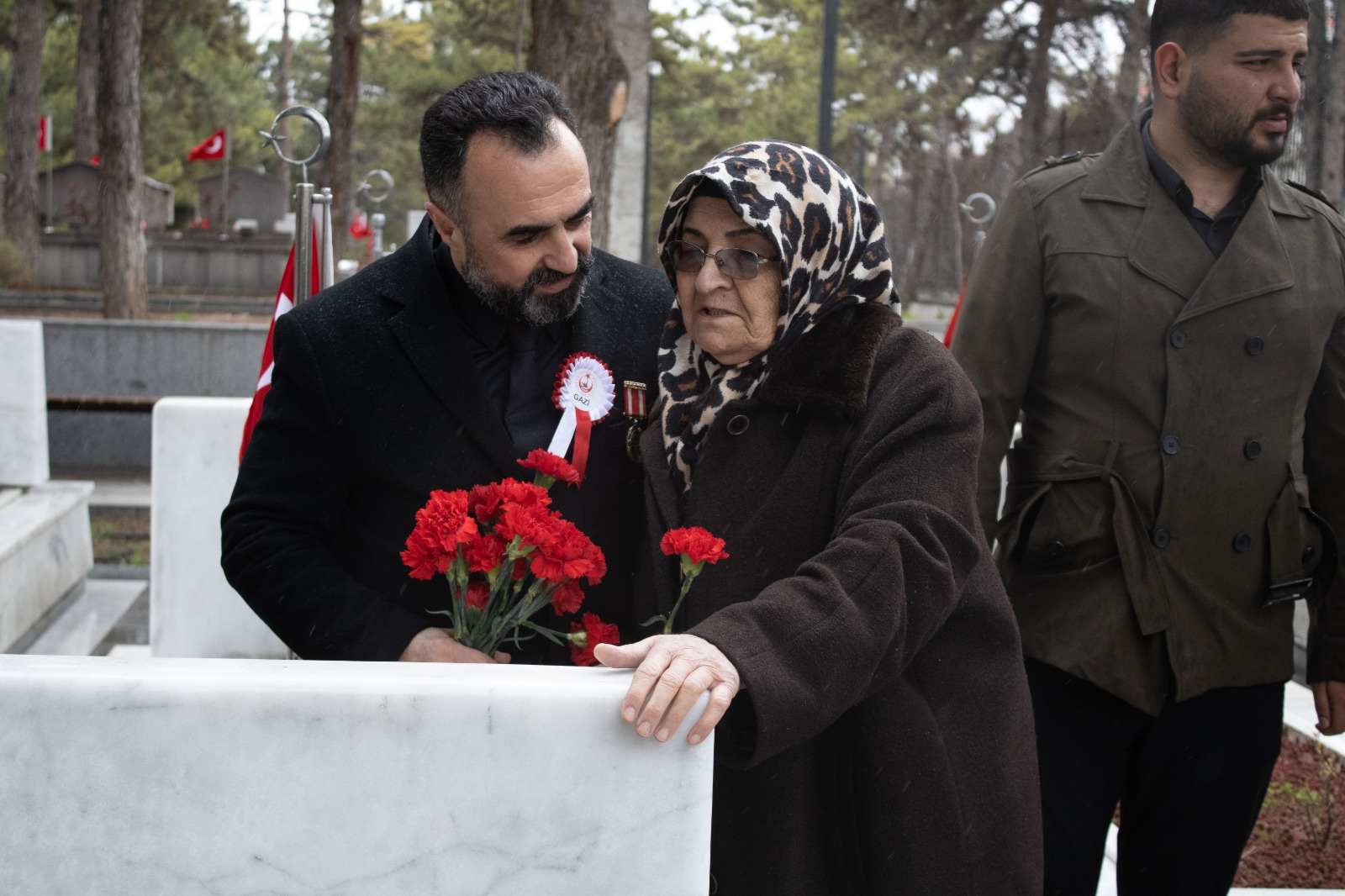 Her bayram olduğu gibi, bu bayram da önce Şehitliklere giderek, aziz şehitlerimizin ve gözümüzün nuru ailelerinin bayramlarını kutladık.