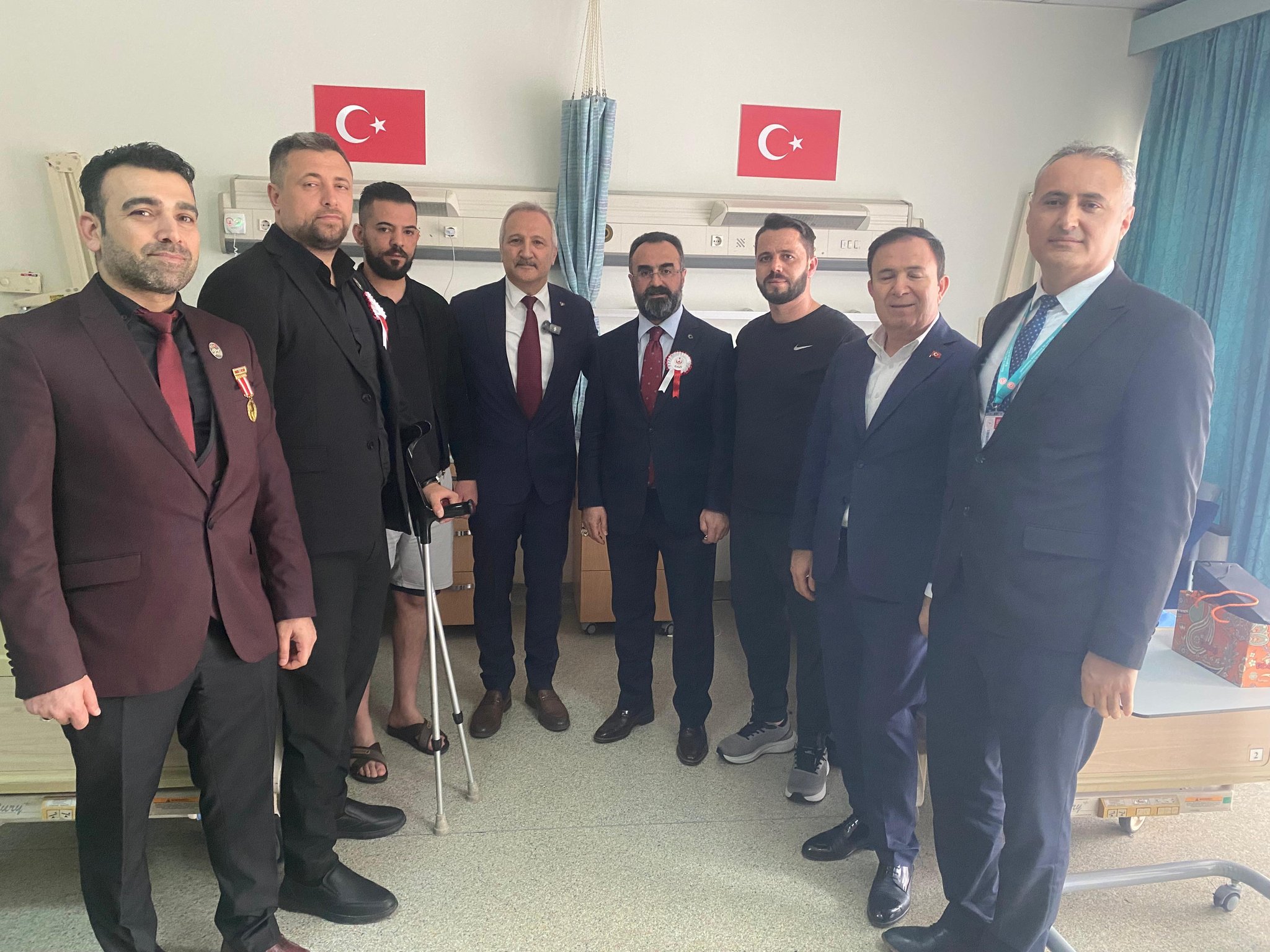 MHP Genel Başkan Yardımcısı Sayın Ahmet Selim Yurdakul ile birlikte Gaziler Fizik Tedavi ve Rehabilitasyon Eğitim ve Araştırma Hastanesinde tedavi gören kahraman gazilerimizi ziyaret edip, bayramlarını kutlayarak, hasbihalde bulunduk.