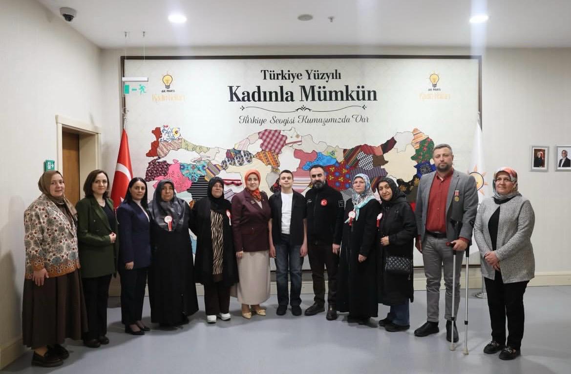 Şehit yakınlarımız, gazilerimiz ve İçişleri Bakan Müşaviri Hatice Atan hanımefendiyle birlikte, AK Parti Genel Merkez Kadın Kolları Başkanı ve İstanbul Milletvekili Tuğba Işık Ercan hanımefendiyi ziyaret ettik.