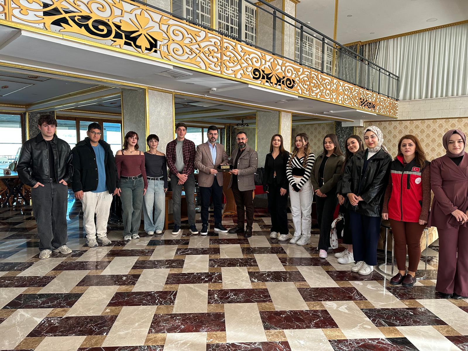 Doğu turu düzenlediğimiz şehit çocuklarıyla beraber Şanlıurfa'dan sonra Mardin'e geçtik.  Mardin'de sabah kahvaltısı programında bizleri yalnız bırakmayan  @tcailesosyal  Bakanlığı Mardin İl Müdürü Murat Karaaslan'a teşekkür ederiz.