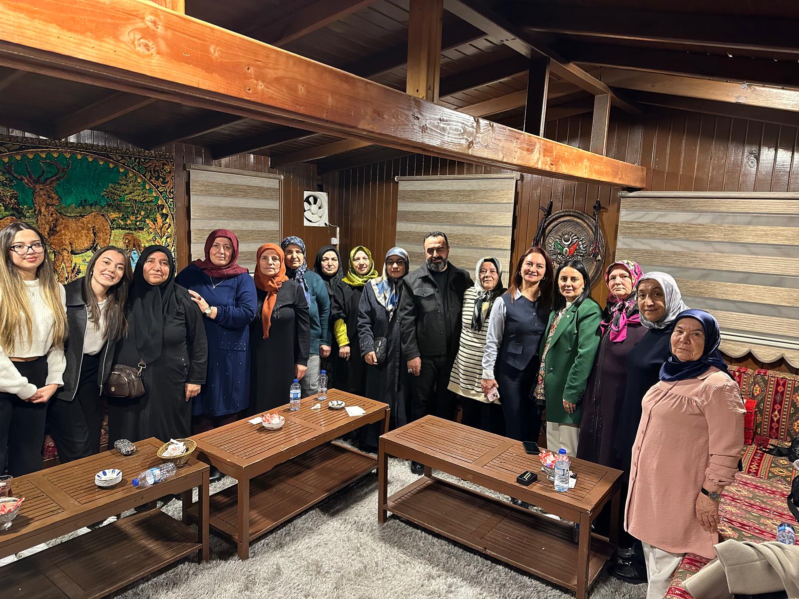 Şehit annelerimizle bir sohbet tadında buluşmaları, bir evlat edasında muhabbetleri için İçişleri Bakan Müşaviri Hatice Atan hanımefendiye teşekkür eder, hassasiyetleri ve samimiyetleri için şükranlarımızı sunarız.