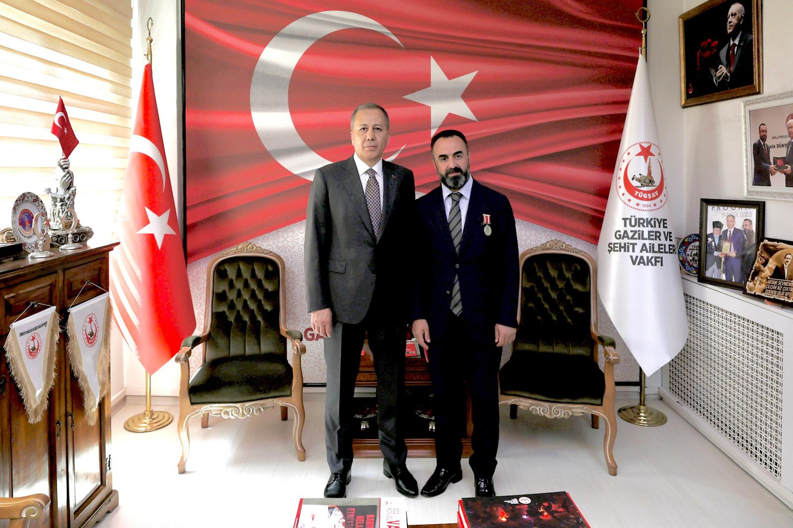 Genel Merkezimizi ziyaret ederek, şehit yakını ve gazilerimizle bir araya gelip, onlarla ilgilenen ve hasbihal eden, her konuşmasında şehit yakını ve gazilerimize verdiği değeri gösteren Sayın  Ali Yerlikaya 'ya nezaket ziyaretleri için teşekkür ederiz.