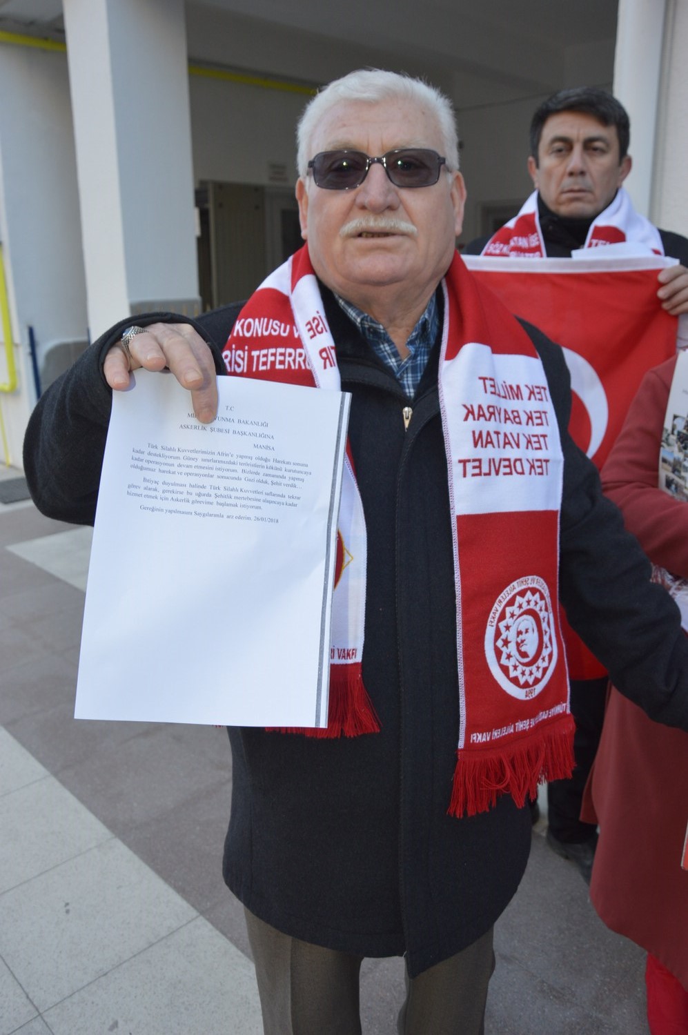 Gönüllü Askerlik için dilekçe verdi.
