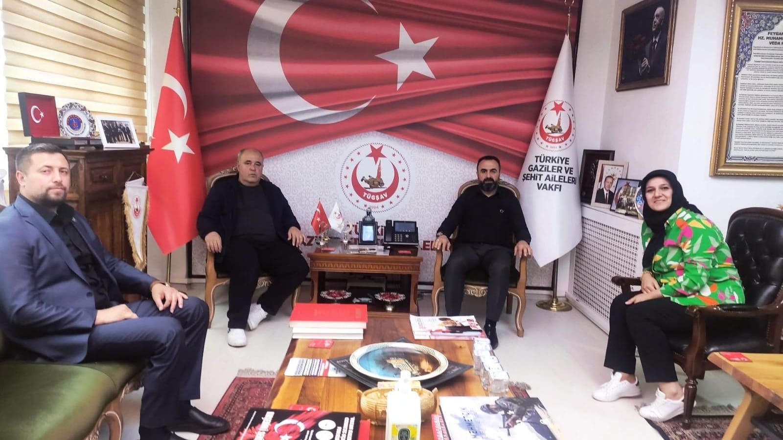 DEPREM BÖLGESİNDEN ANKARA'YA GELEN 1995 YILI TERÖRLE MÜCADELE GAZİMİZ  MEHMET İNCE GENEL BAŞKANIMIZI ZİYARET ETTİ.