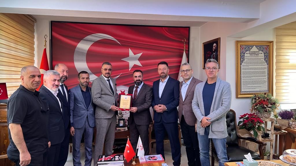Vakfımızı ziyaret ederek, kuru fasulye pilav etkinliğimize katılıp, şehit yakını ve gazilerimiz ile bir araya gelen MHP Ankara İl Başkanı Alparslan DOĞAN, Altındağ İlçe Başkanı Emin Sıtkı AKTAS ve Vakfımız Mütevelli Heyet Üyesi Abdurrahman KARABUDAK’a teşekkür ederiz.