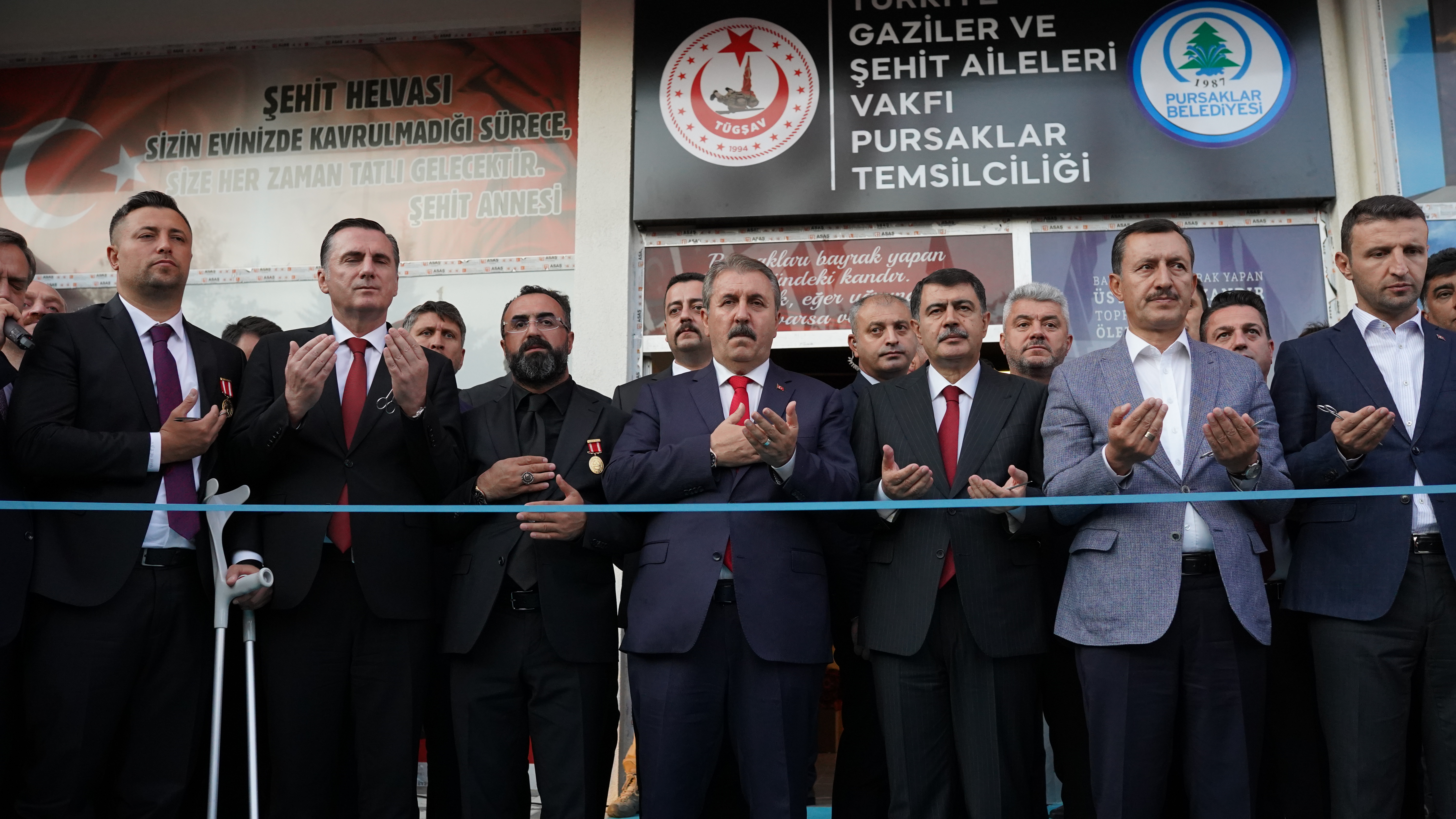 Türkiye Gaziler ve Şehit Aileleri Vakfı Pursaklar Temsilciliğinin açılışına; Ankara Valisi Vasip Şahin, BBP Genel Başkanı Mustafa Destici, Pursaklar Belediye Başkanı Ertuğrul Çetin ve TÜGŞAV Başkanı Lokman Aylar, ve önemli devlet protokolleri katıldı.   