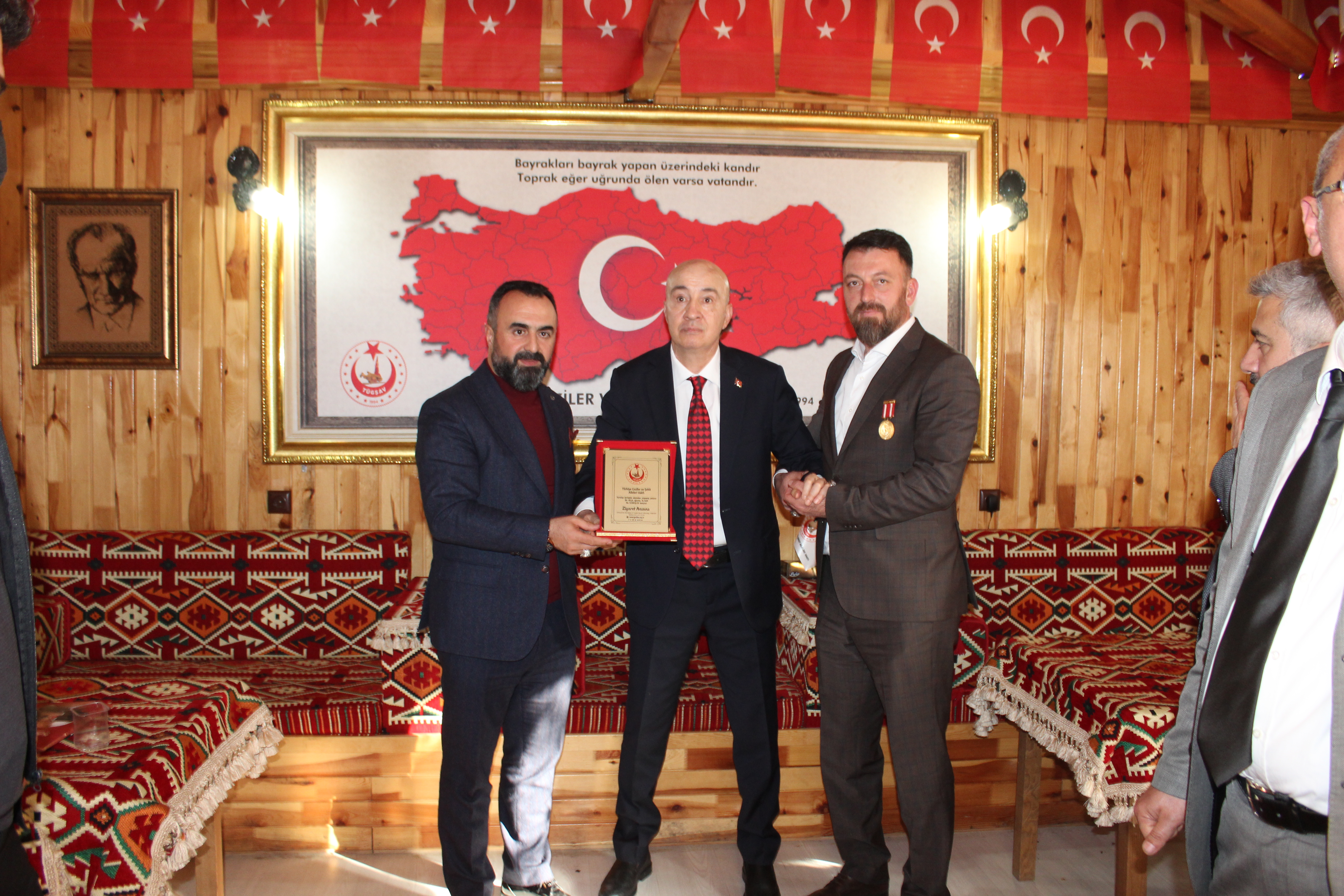 15 TEMMUZ GECESİNİN KAHRAMAN İSMİ CUMHURBAŞKANI BAŞ DANIŞMANI GAZİ TURGUT ASLAN; SEN BU VATANIN ONURU,GURURUSUN.