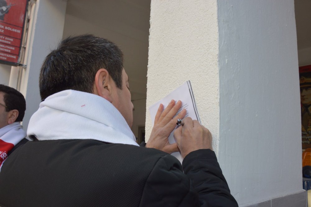 Gönüllü Askerlik için dilekçe verdi.