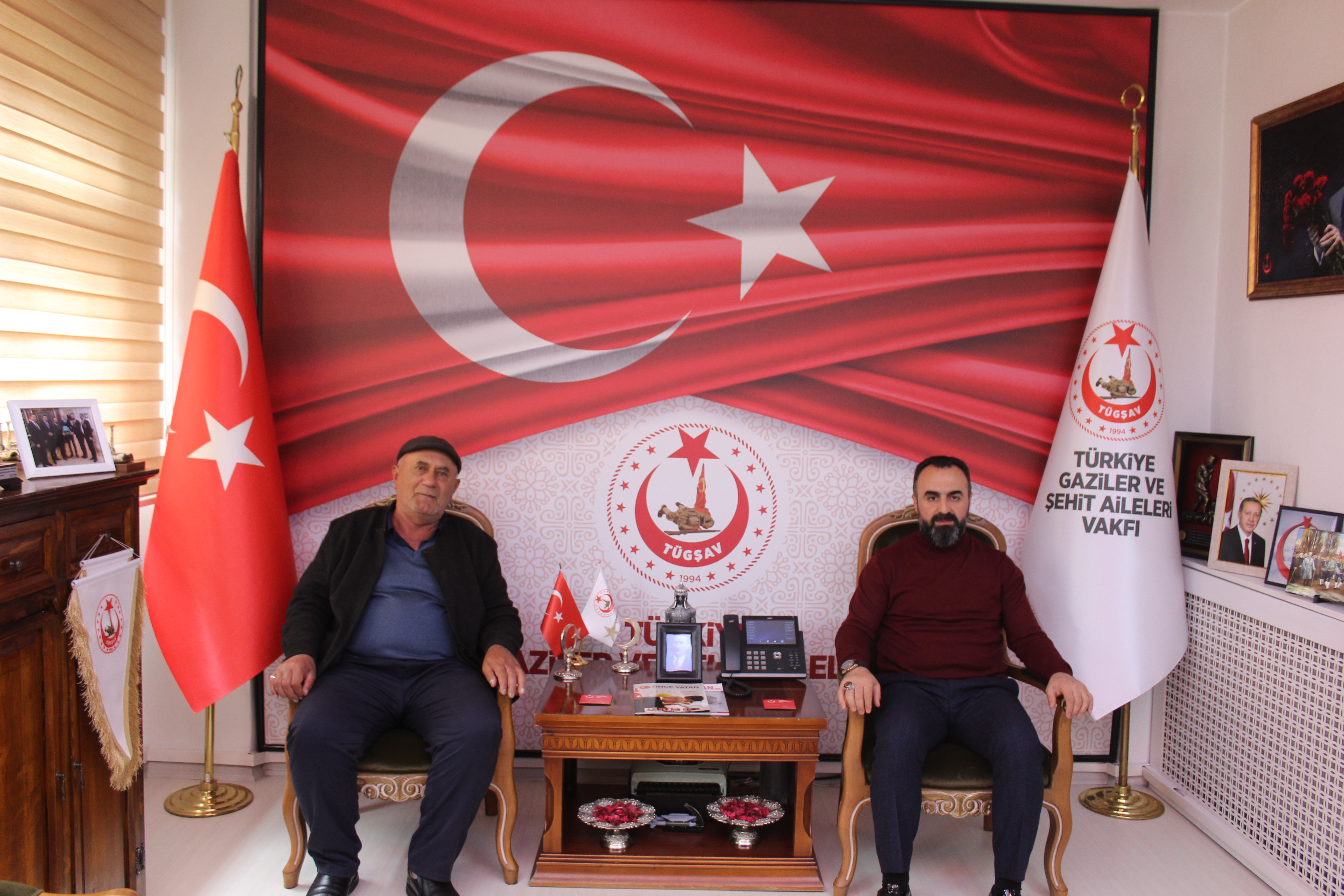 BÜNYAMİN DUYMAZ ŞEHİDİMİZİN KIYMETLİ BABASI ARİF AMCA SEN BAŞIMIZIN TACISIN.KIYMETLİ ZİYARETİN İÇİN TEŞEKKÜRLERİMİZİ SUNARIZ.