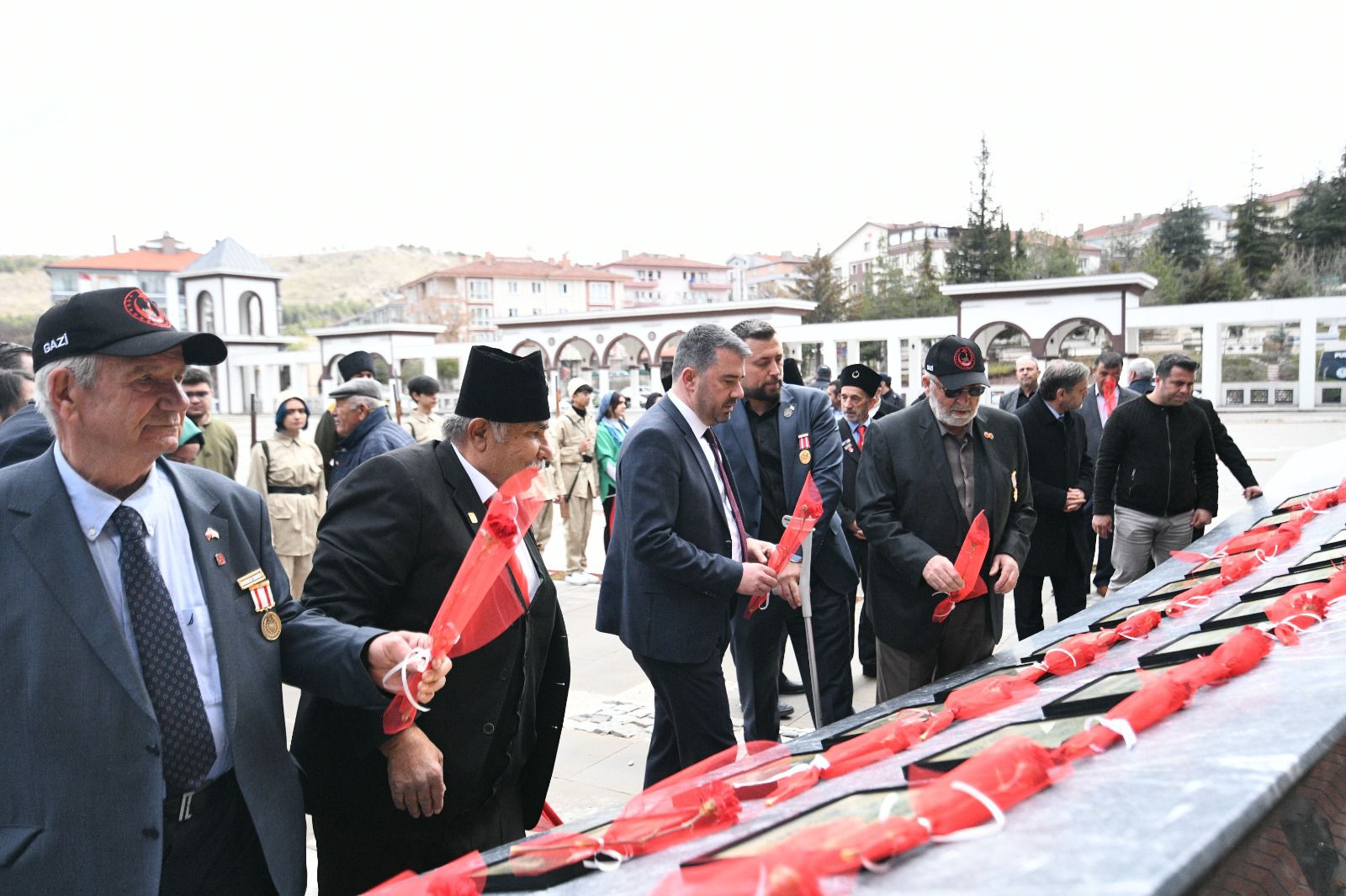 TÜGŞAV PURSAKLAR TEMSİLCİLİĞİMİZİN PURSAKLAR BELEDİYESİ İLE İŞ BİRLİĞİ İÇERİSİNDE DÜZENLEMİŞ OLDUKLARI 18 MART ÇANAKKALE PROGRAMI.
