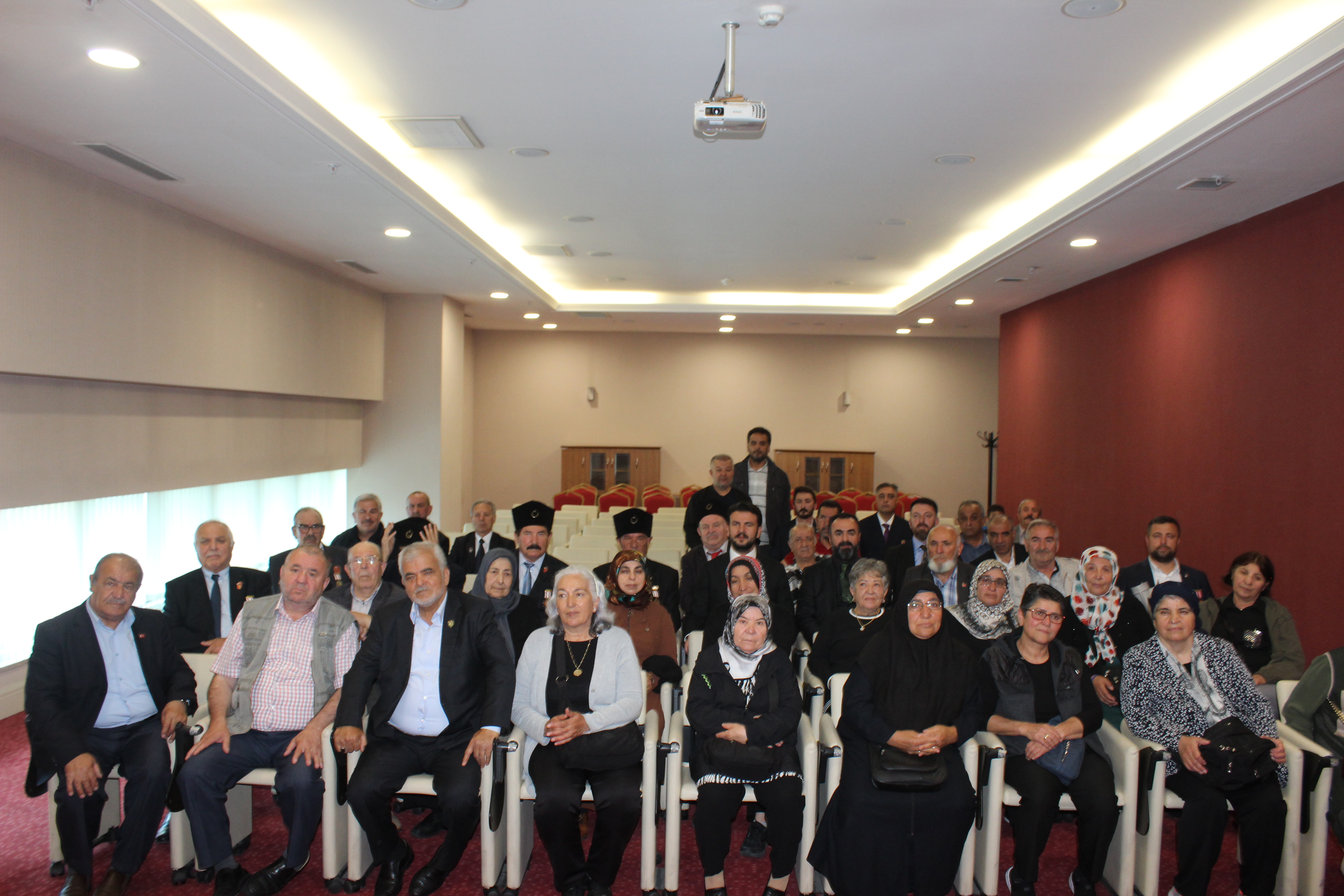 AK Parti MKYK Üyesi Ve Ankara Milletvekili Kurtcan Çelebi Beyefendiyi,Ak Parti Genel Merkezinde Şehit Yakını Ve Gazilerimizle Ziyaret Ederek, Milletvekili Ve Cumhurbaşkanlığı Seçimleri Vesilesiyle Tebriklerimizi Sunduk.