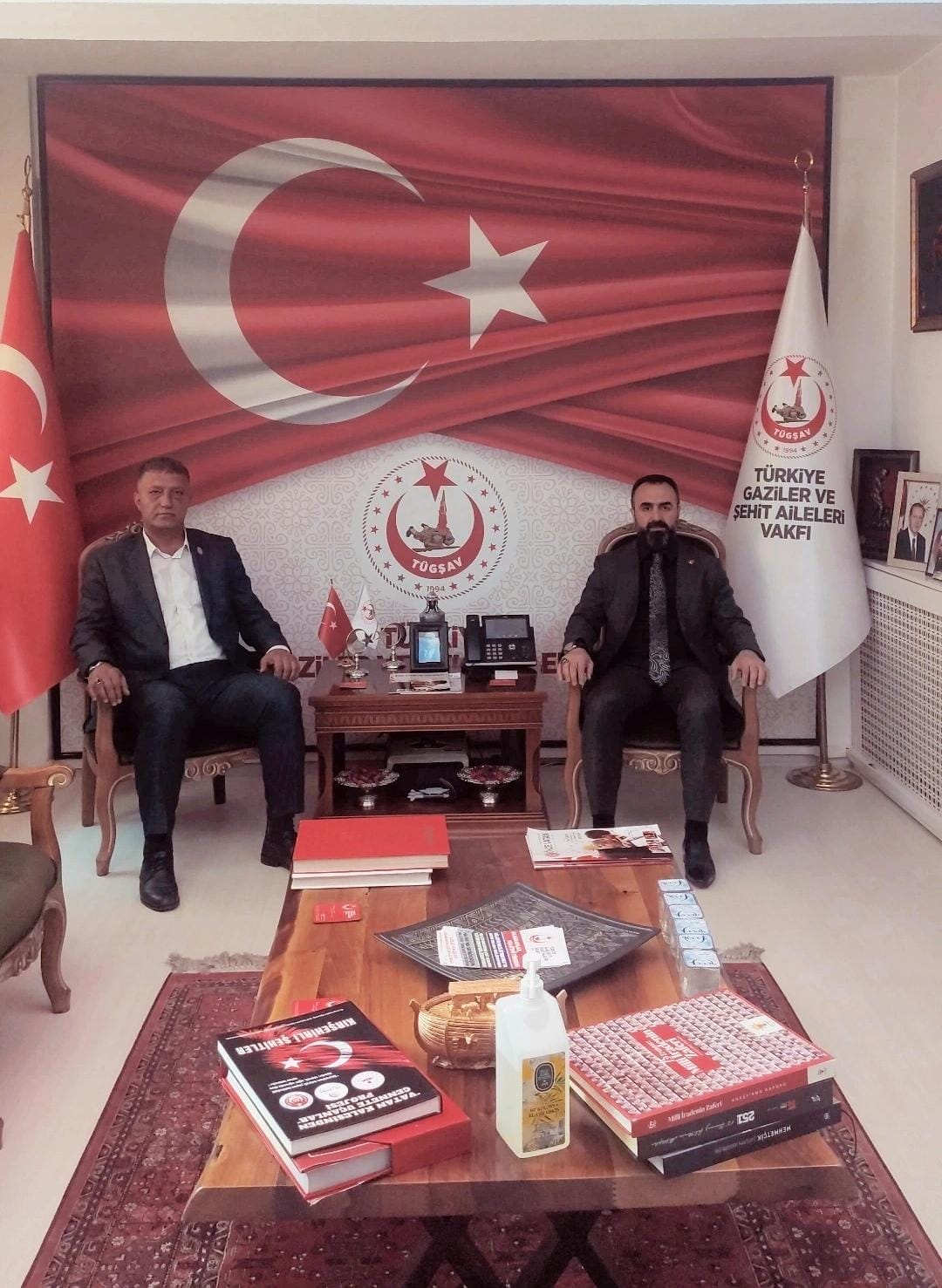 Etimesgut Temsilcimiz Alparslan Höyük, Genel Merkezimizi ziyaret ederek Genel Başkanımız Gazi Lokman AYLAR'a yürüttükleri çalışma ve faaliyetler hakkında bilgilendirmede bulundu.