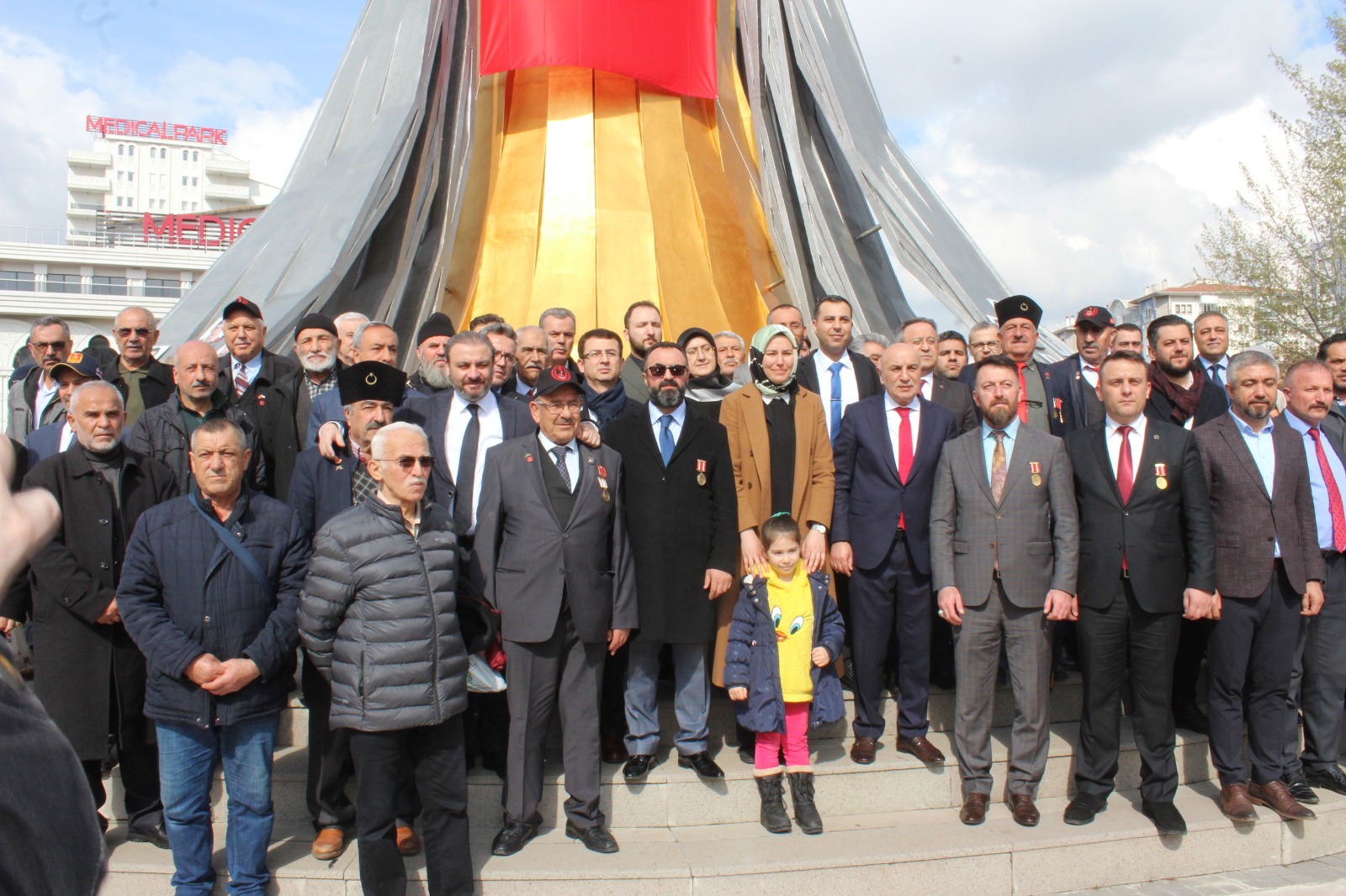İNANCIN BERABERLİĞİN VE ZAFERİN 108.YILINDA AZİZ ŞEHİTLERİMİZİ ANMAK İÇİN KEÇİÖREN BELEDİYESİ İŞ BİRLİĞİ İLE ANMA PROGRAMI DÜZENLEDİK.  