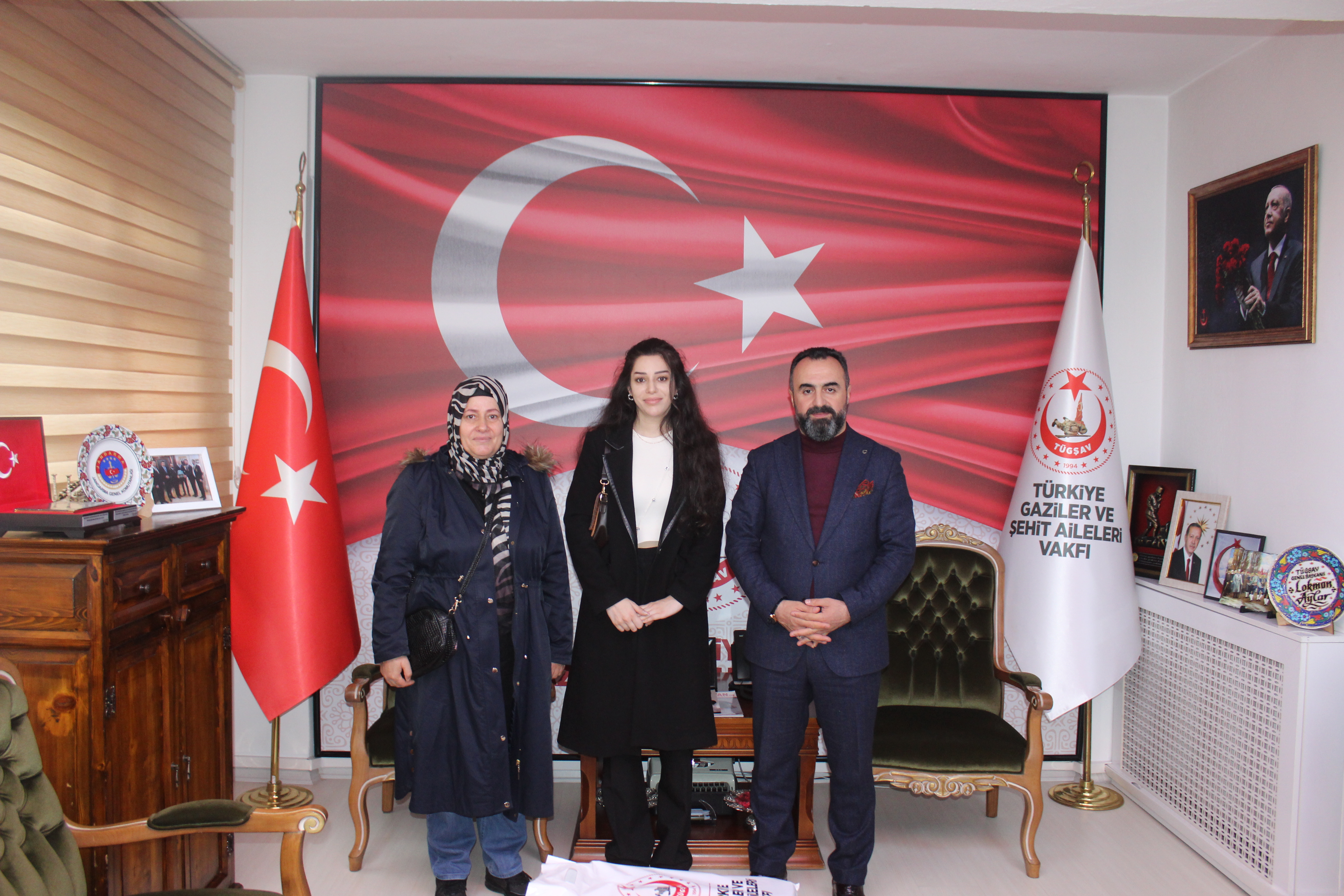 Şehit Astubay Muhammed Güler'in babası Gazi Güler, Vakfımızı ziyaret ederek Genel Başkanımız Gazi ile bir araya geldiler.  Nezaket ziyaretleri için kıymetli misafirlerimize teşekkür ederiz.