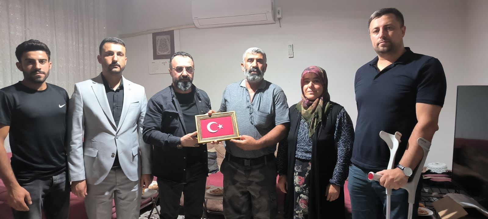 Genel Başkanımız Gazi Lokman AYLAR 30 Nisan 2023'te Suriye Tel Abyad'da bomba yüklü şüpheli araç incelemesi  yapıldığı sırada meydana gelen patlamada şehit olan Polis Memuru Resul Barutçu'nun Osmaniye'deki baba evini ziyaret etti.  Aziz şehidimizi rahmet ve minnetle anıyoruz