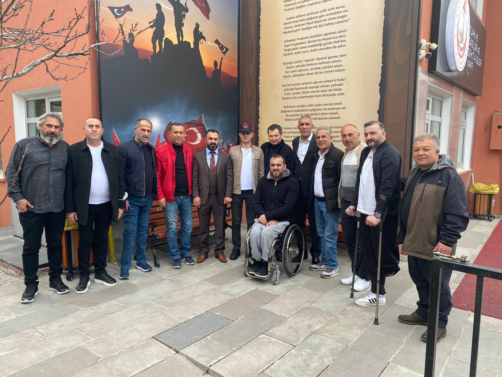 TERÖRLE MÜCADELENİN İSİMSİZ KAHRAMANLARI VAKFIMIZI ZİYARET ETTİLER.ÖZEL ZİYARETLERİ İÇİN KAHRAMAN GAZİLERİMİZE TEŞEKKÜR EDERİZ.