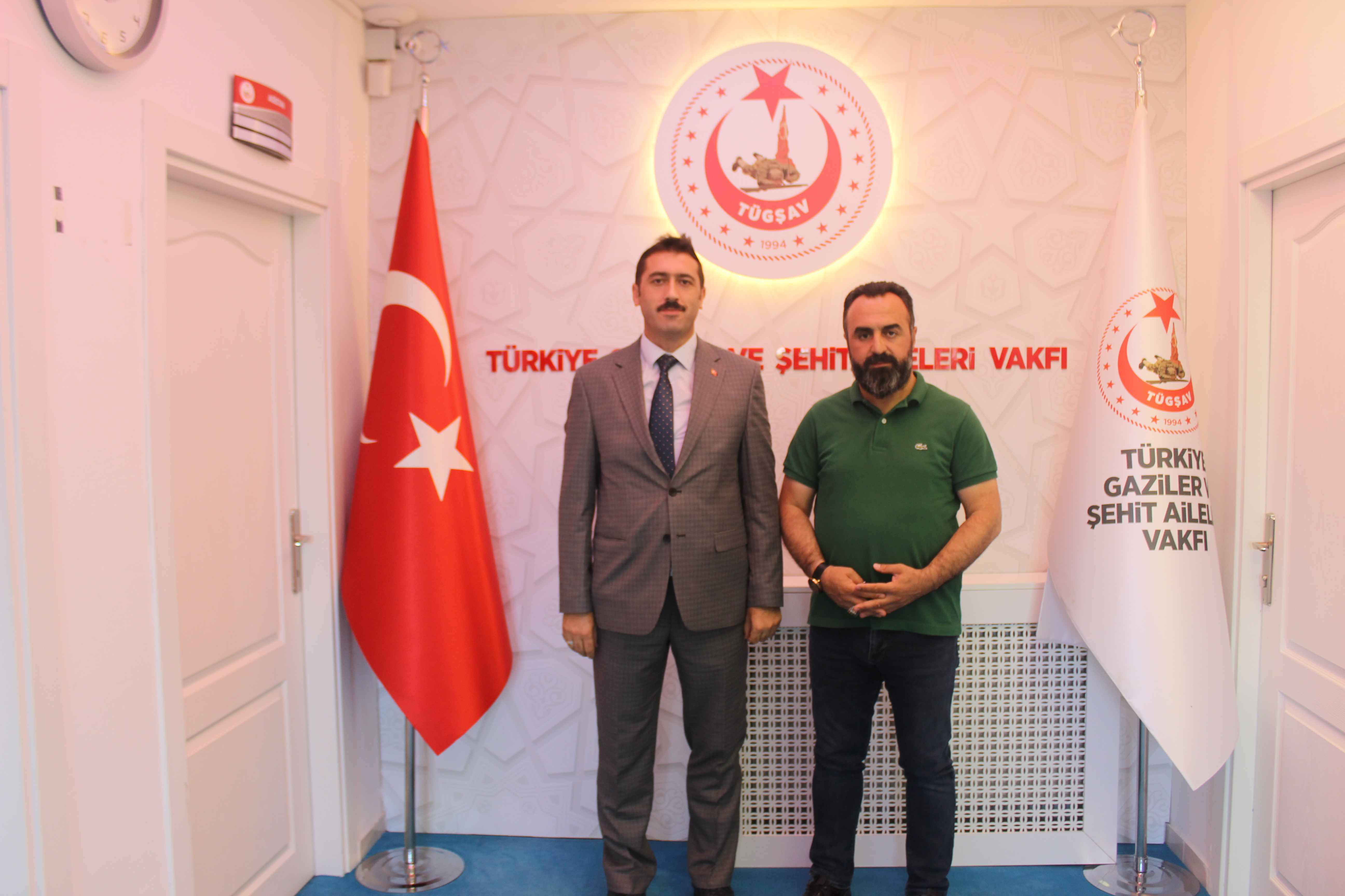 Terörle mücadele Gazimiz Rasim Yalçın Vakfımızı ziyaret ederek Genel Başkanımız Gazi ile bir araya geldi.  Nezaket ziyaretleri için kıymetli misafirimize teşekkür ederiz.