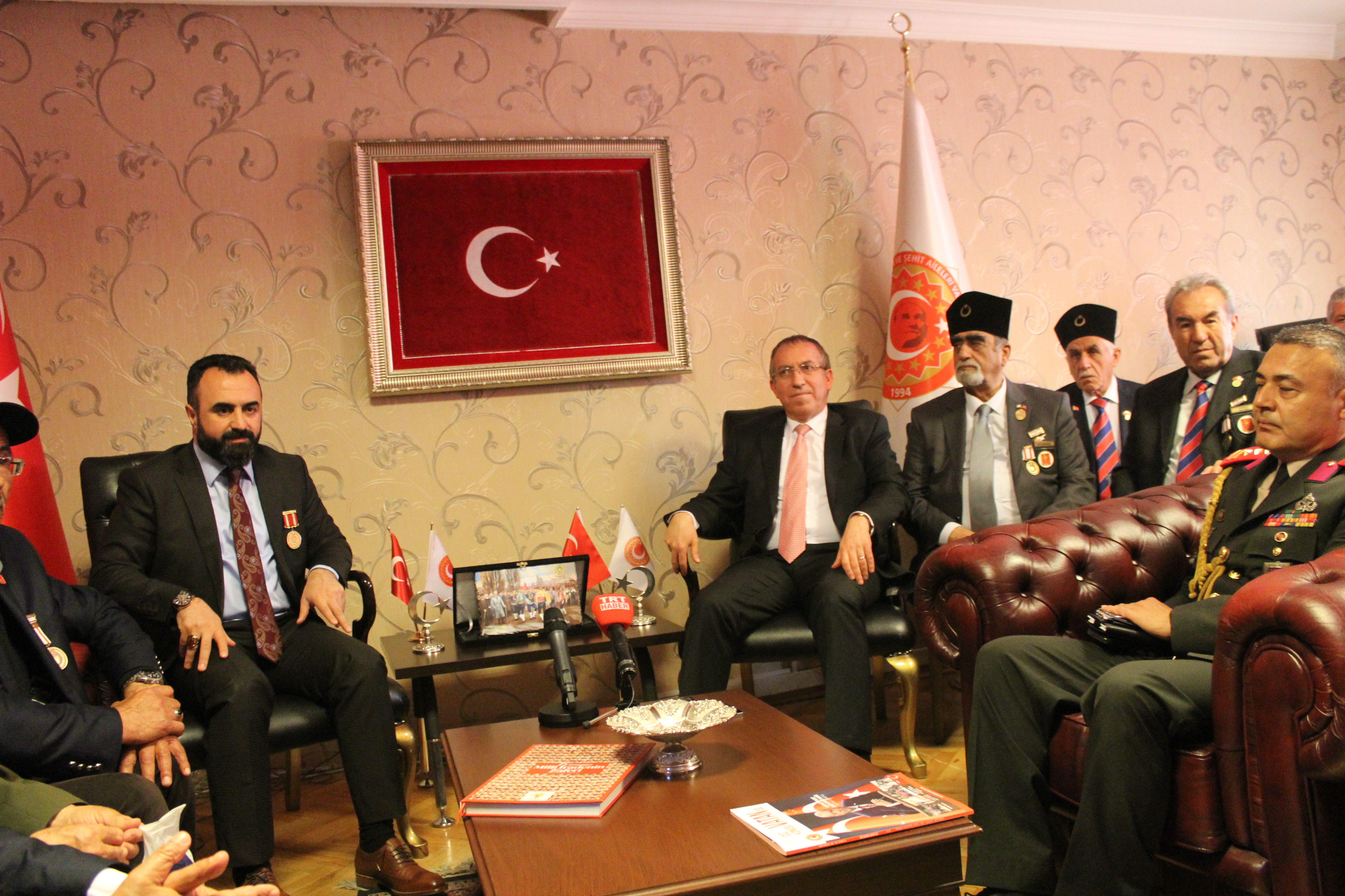 Kibris Baris Harekatinin 45. Yilinda Madalya Alan Gazilerimiz ile Kibris Büyükelçisi Sn. Kemal KÖPRÜLÜ'ye Tesekkür