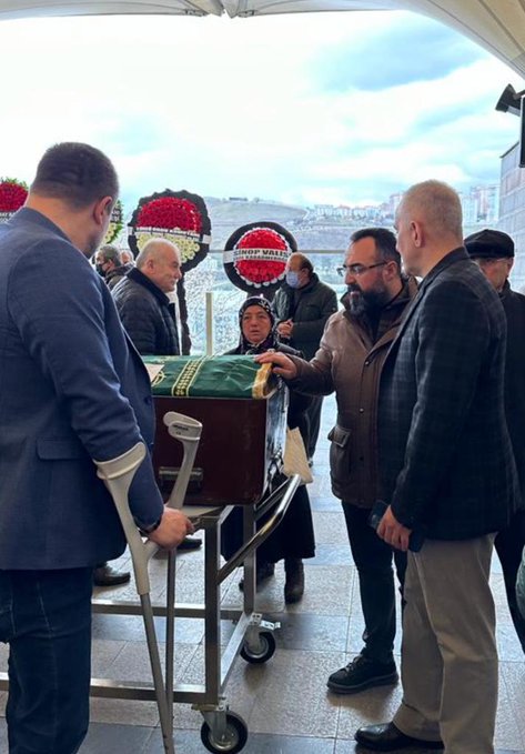 GAZI TÜMGENERAL DAVUT ALA PASAMIZIN VEFAT EDEN KIYMETLI BABASI; AVNI AMCAMIZIN CENAZESINE KATILAR MERHUMU DEFNETTIK.AVNI AMCAMIZA ALLAH'TAN RAHMET,PASAMIZA VE AILESINE SABR-I CENIL DILERIZ.