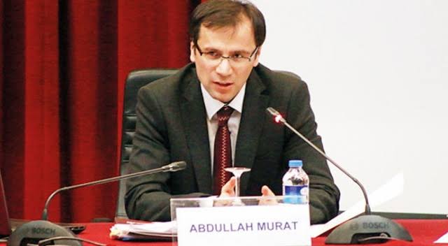 LONDRA ADLI MÜSAVIRI ABDULLAH MURAT GÖREVINDEN ALINDI.