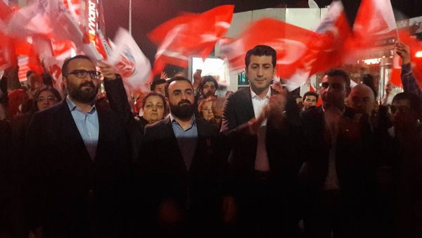 GÜÇLÜ BIR TÜRKIYE IÇIN REFERANDUM MITINGI