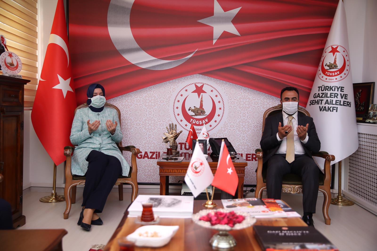 Fatma Betül Sayan Kaya'dan Vakfimiza Ziyaret