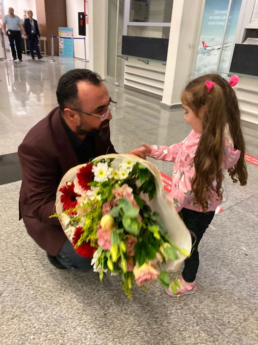 19 Eylül Gaziler Günü etkinliklerimiz kapsaminda Çanakkale'ye gönderdigimiz gazilerimiz için hazirlanan programa eslik etmek üzere Çanakkale'ye giden Genel Baskanimiz Gazi  @lokman_aylar 'i gazilerimiz ve sehit yakinlarimiz havaalaninda karsiladi.  Biz bü