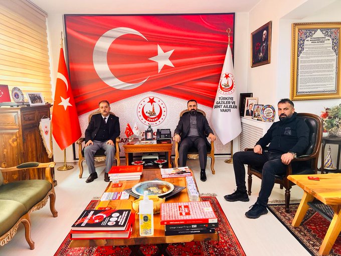 MHP VAN IL BASKANI V.ERCÜMENT KUTBAYOGLU VE IS INSANI SALIH ÇOLAK VAKFIMIZI ZIYARET ETTILER.NEZAKET ZIYERTLERI IÇIN KIYMETLI MISAFIRLERIMIZE TESEKKÜR EDERIZ.