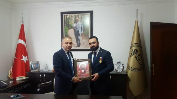 KUAFÖRLER GÜZELLIK SALONLARI ISLETMECILERI VE MANIKÜRCÜLER ODASI BASKANI BÜLENT ERDOGAN'I ZIYARET 