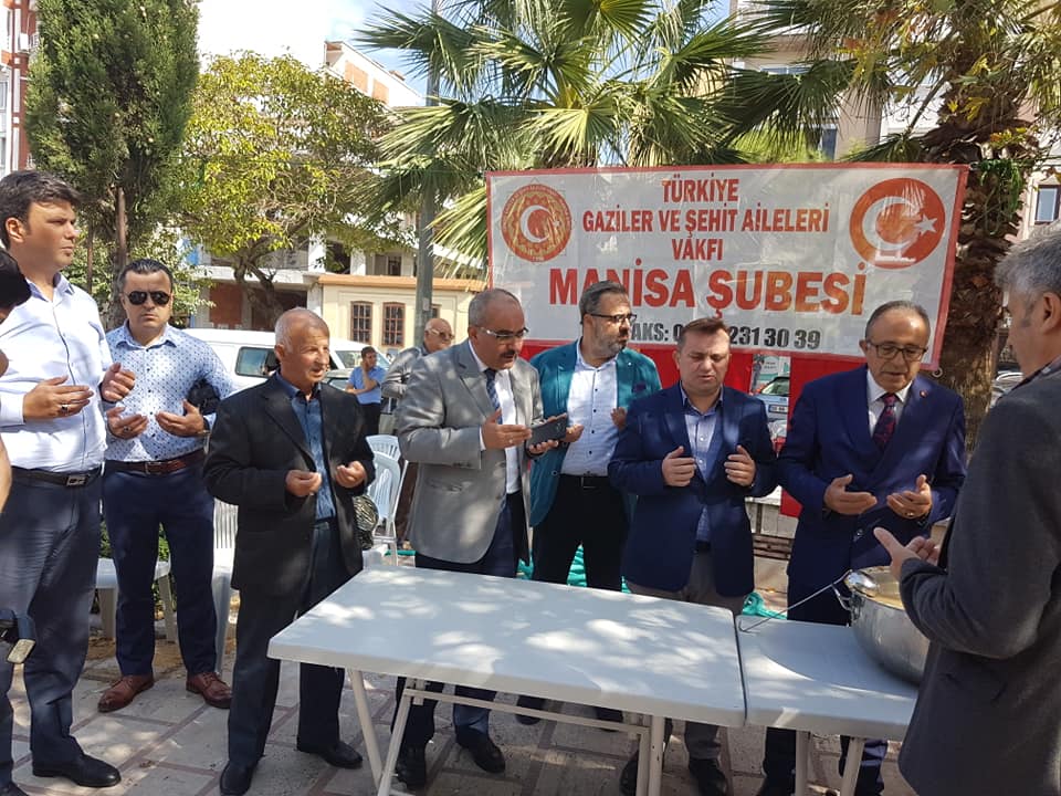 Sehitlerimiz ve Rahmetli Gazilerimiz hayrina Asure dagitildi.