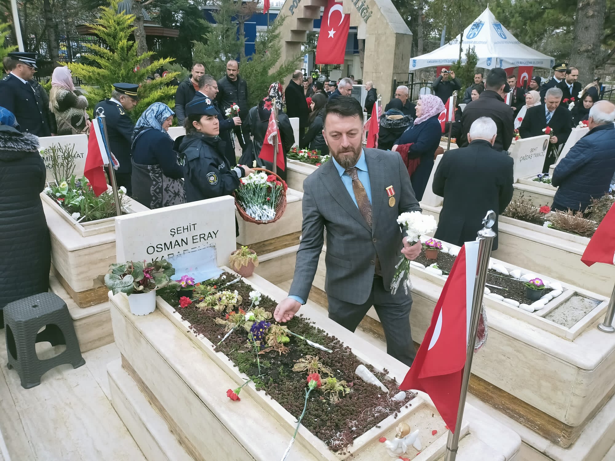 18 MART ÇANAKKALE ZAFERI PROGRAMINDA KARSIYAKA 15 TEMMUZ SEHITLIGINDE MUKADDESAT UGRUNA CAN VEREN BÜTÜN SEHITLERIMIZIN AZIZ RUHLARI IÇIN KURAN-I KERIM OKUTTUK.