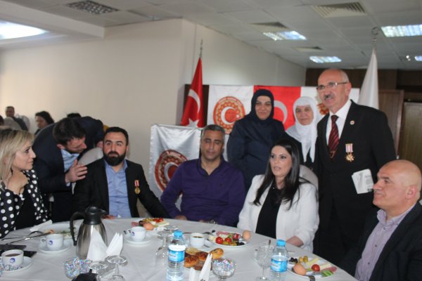 Gazilerimiz ve Sehit Yakinlarimizla Birlik ve Beraberlik Kahvaltisinda Bulustuk