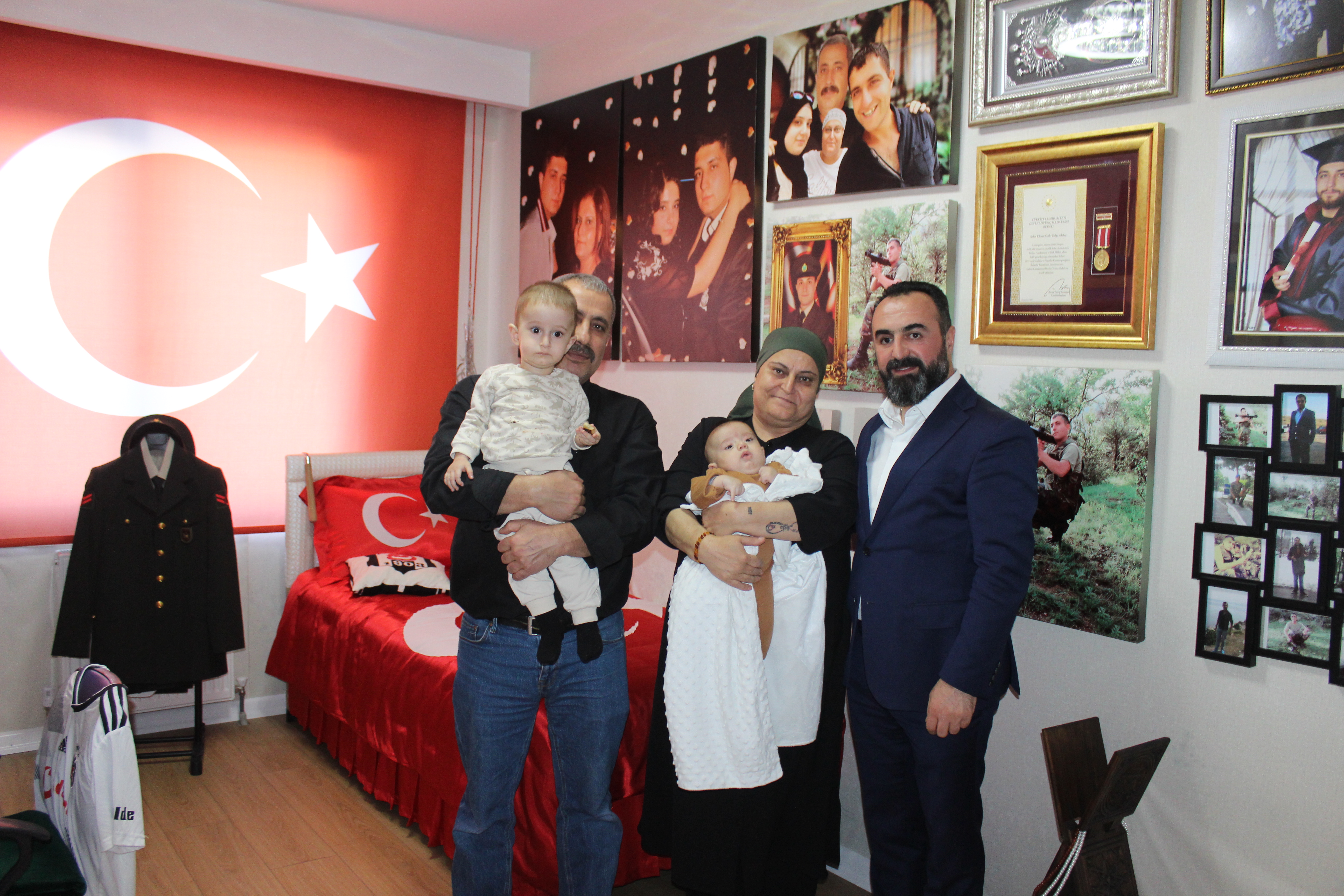 2016 YILINDA HAKKARI ÇUKURCADA SEHIT OLAN SEHIT TOLGA AKTAS'IN KIYMETLI AILESINI ZIYARET ETTIK.BU VATAN SIZE MINNETTAR.