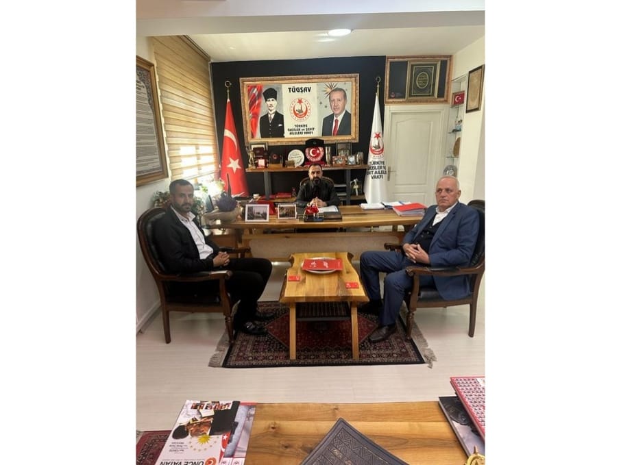 MARDIN SUBE BASKANIMIZ RECEP ELIBOL VE ARTUKLU YUKARI AYDINLI MAHALLE MUHTARI SALIH KELES GENEL MERKEZIMIZI ZIYARET ETTILER.