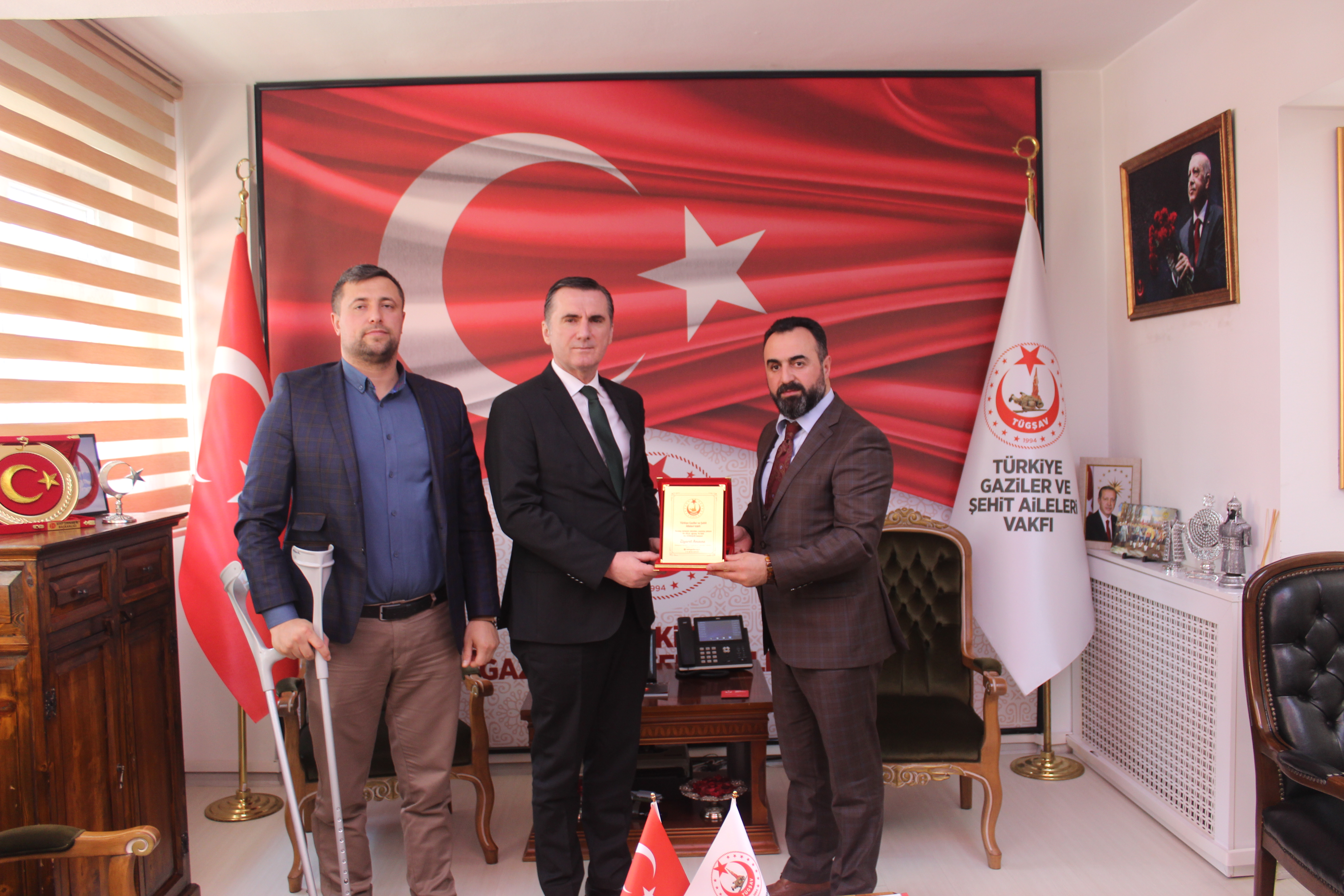 Pursaklar Kaymakami Sn. Mehmet Yildiz Beyefendi Vakif Genel Merkezimizi ziyaret ederek Genel Baskanimiz Sn. (GAZI) Lokman Aylar ile istisarelerde bulundular.  Nazik ziyaretleri için kendilerine tesekkür ederiz.