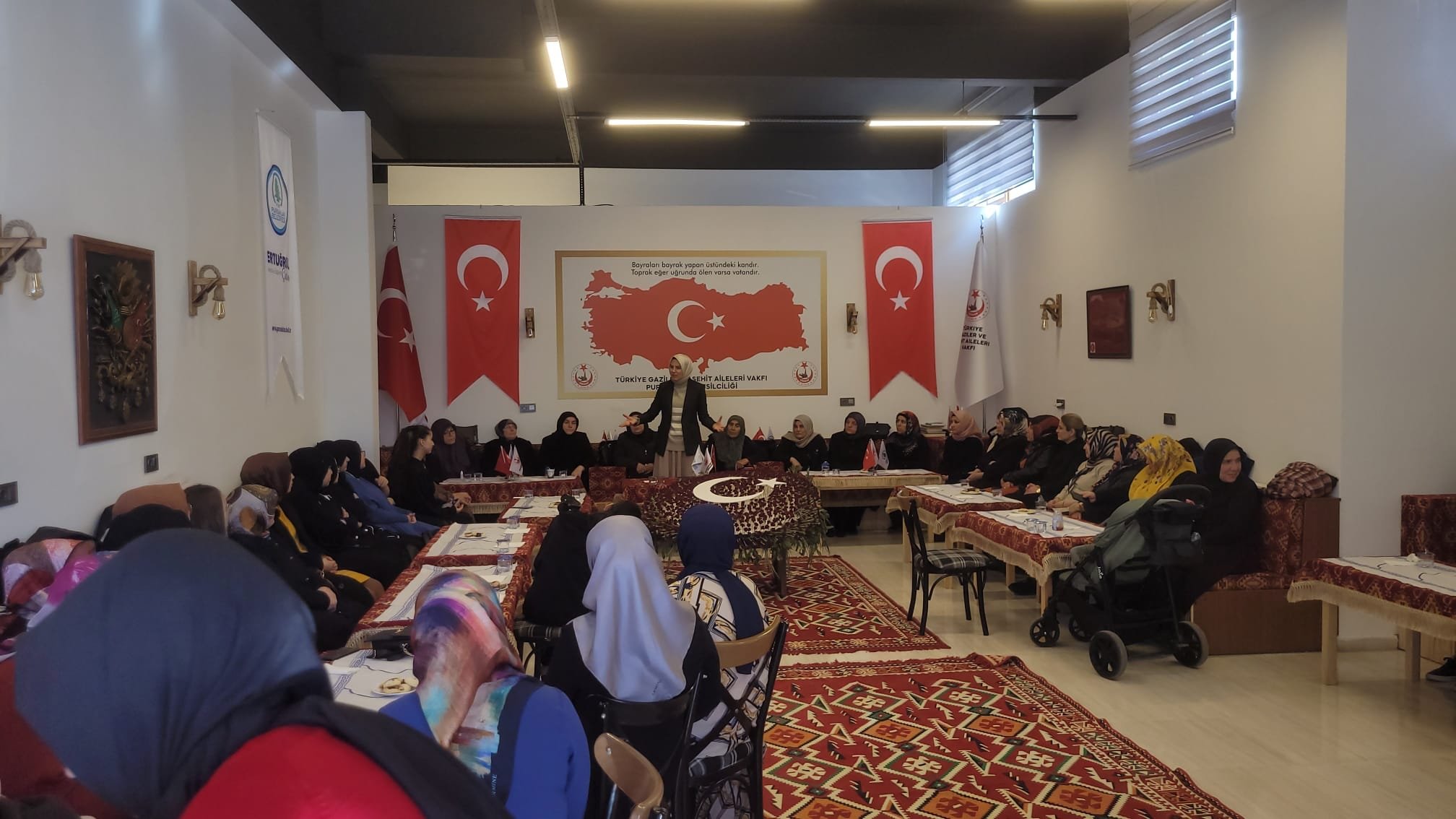 VAKFIMIZ PURSAKLAR TEMSILCILIGINDE AK PARTI ANKARA MILLETVEKILI ZEYNEP YILDIZ HANIMEFENDI'NIN KATILIMIYLA ''SEHIT AILELERI BULUSMASI'' DÜZENLENDI.