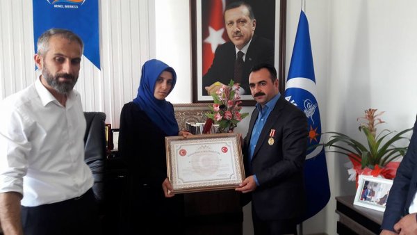 15 TEMMUZ SEHITLERIMIZIN AILELERINE, SEHITLIK VE KAHRAMANLIK MAZBATALARINI TAKDIM ETTIK.