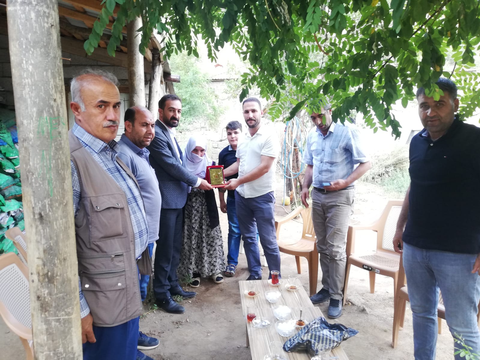 VAKIF SUBE BASKANIMIZ SAYIN YUSUF ÖZDEMIR GÜROYMAK ILÇESINDE IKAMET EDEN SEHIT AILELERINI ZIYARET ETTI.