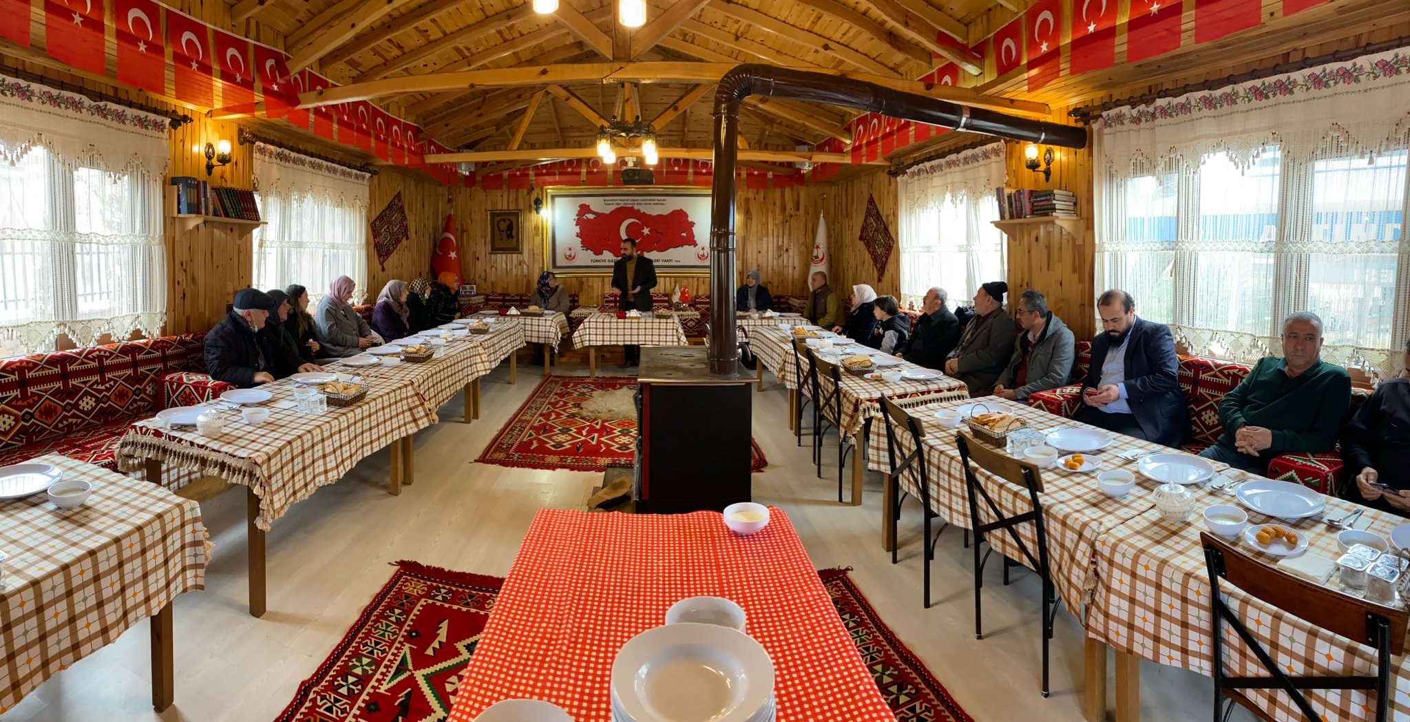 VATAN IÇIN TOPRAGA VERDIKLERI EVLATLARI OLAMAYIZ BILIYORUZ AMA SON NEFESIMIZE KADAR ONLAR IÇIN EVLAT OLACAK,,EVLATLARI GIBI SEVGI VE SAYGI GÖSTERECEGIZ.